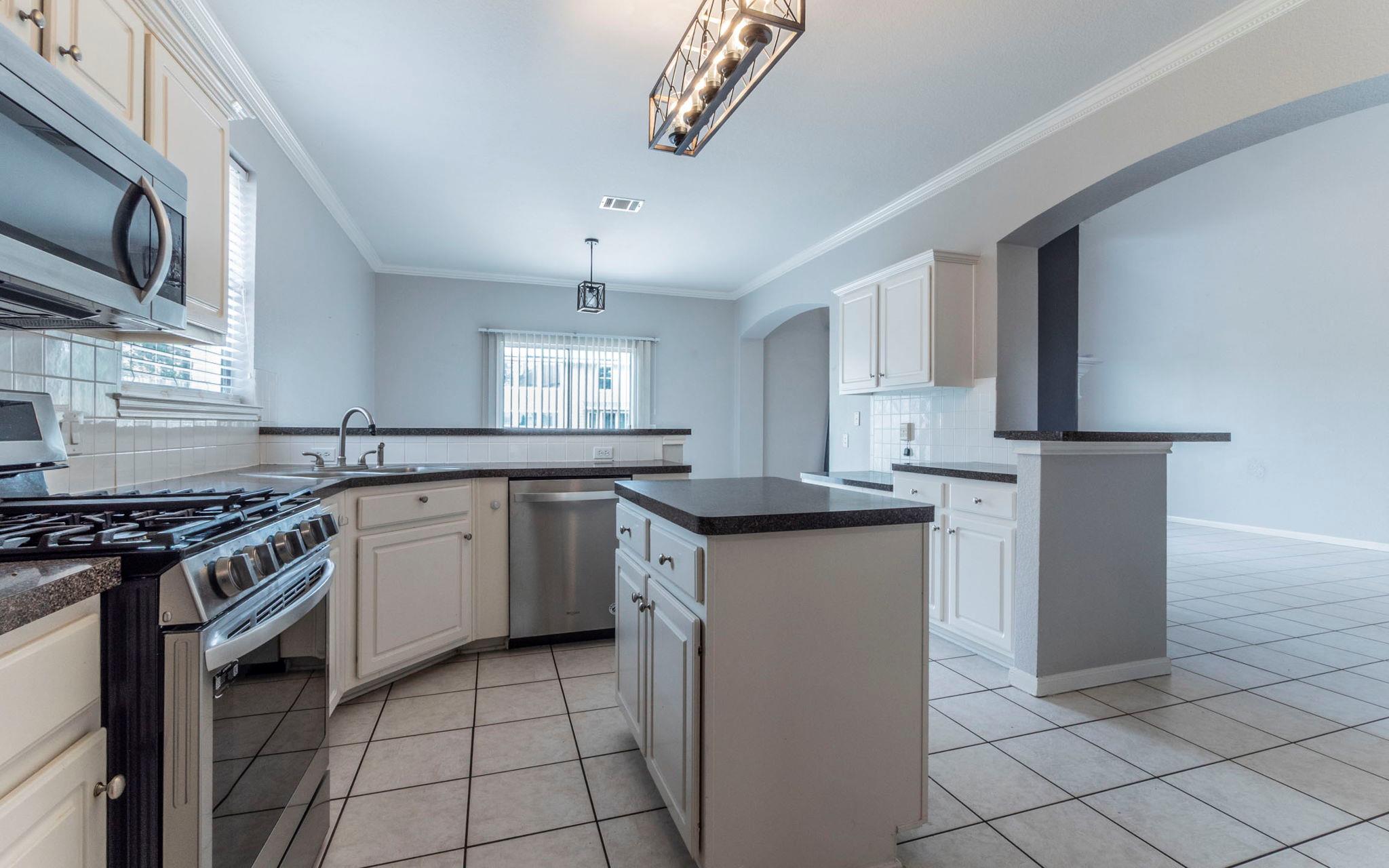 208 Settlers Valley Dr, Pflugerville, TX 78660