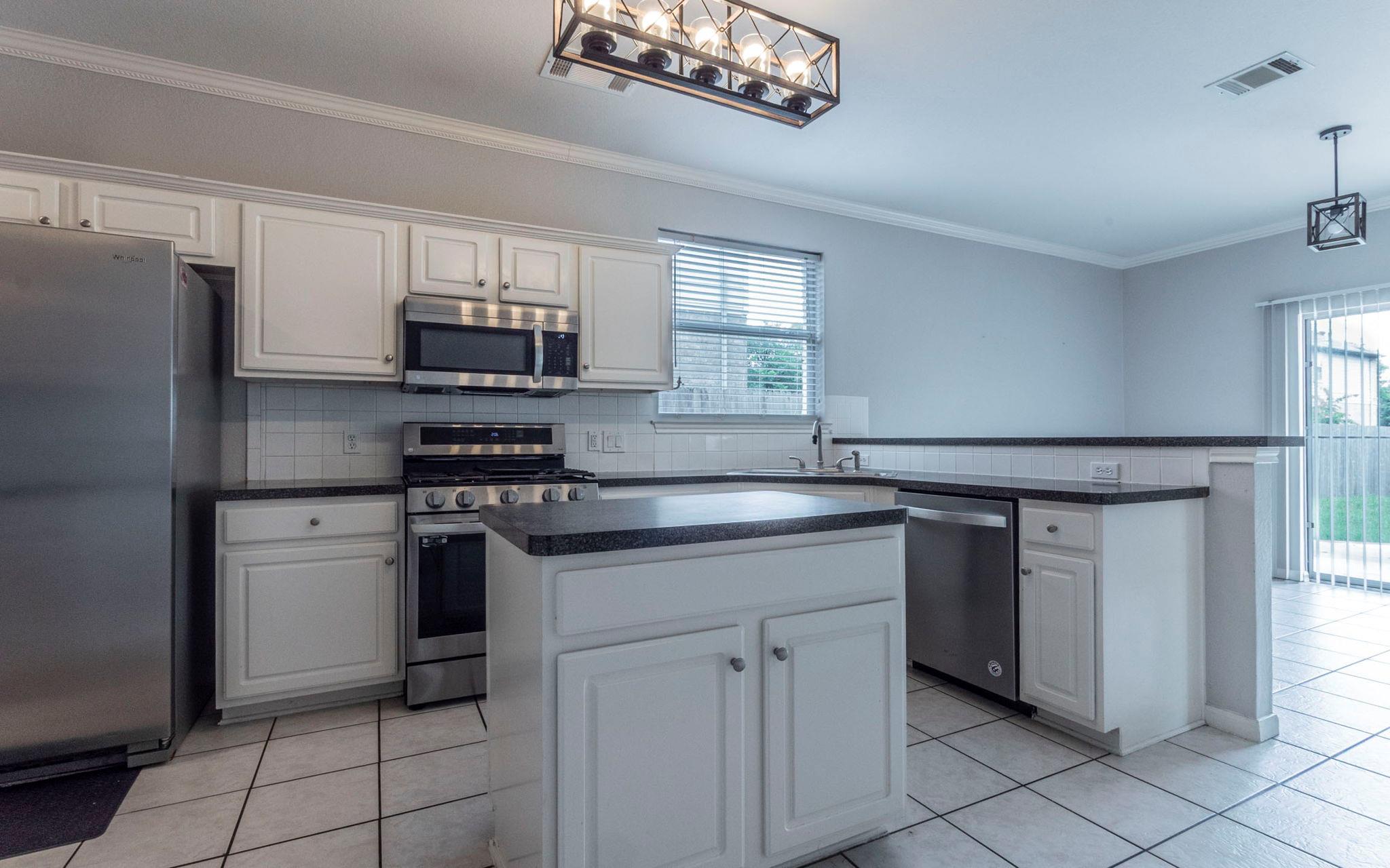 208 Settlers Valley Dr, Pflugerville, TX 78660