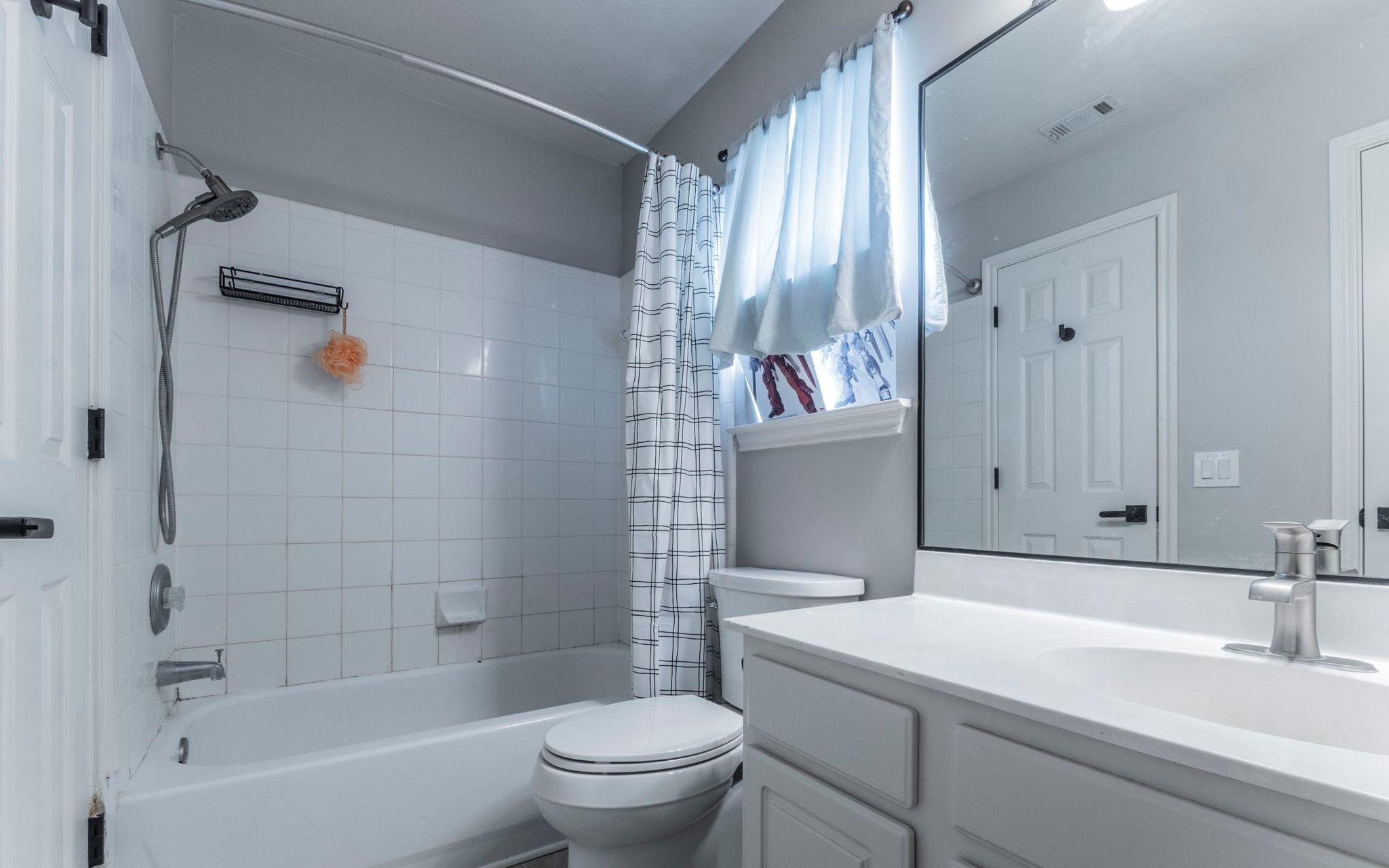 208 Settlers Valley Dr, Pflugerville, TX 78660