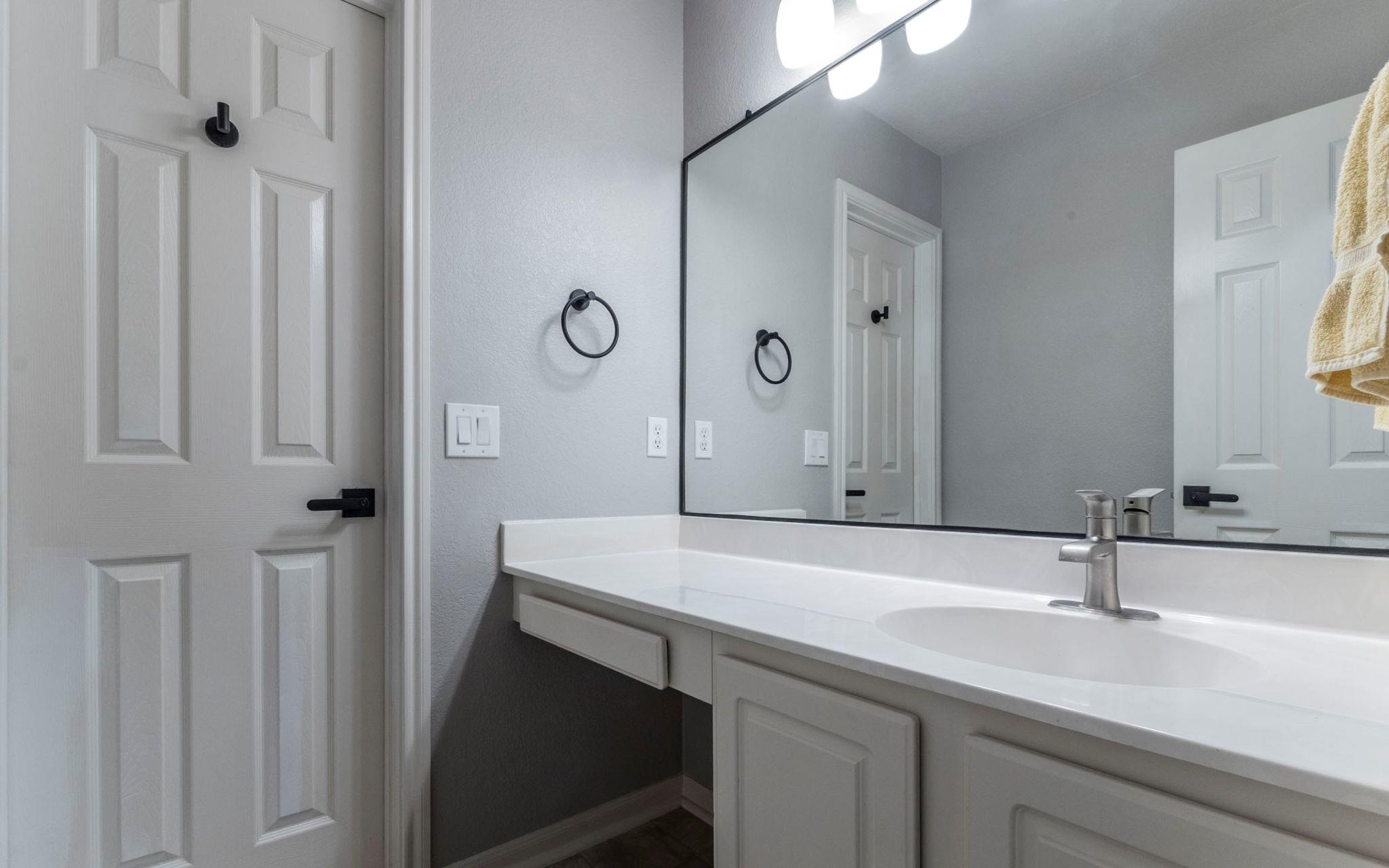 208 Settlers Valley Dr, Pflugerville, TX 78660