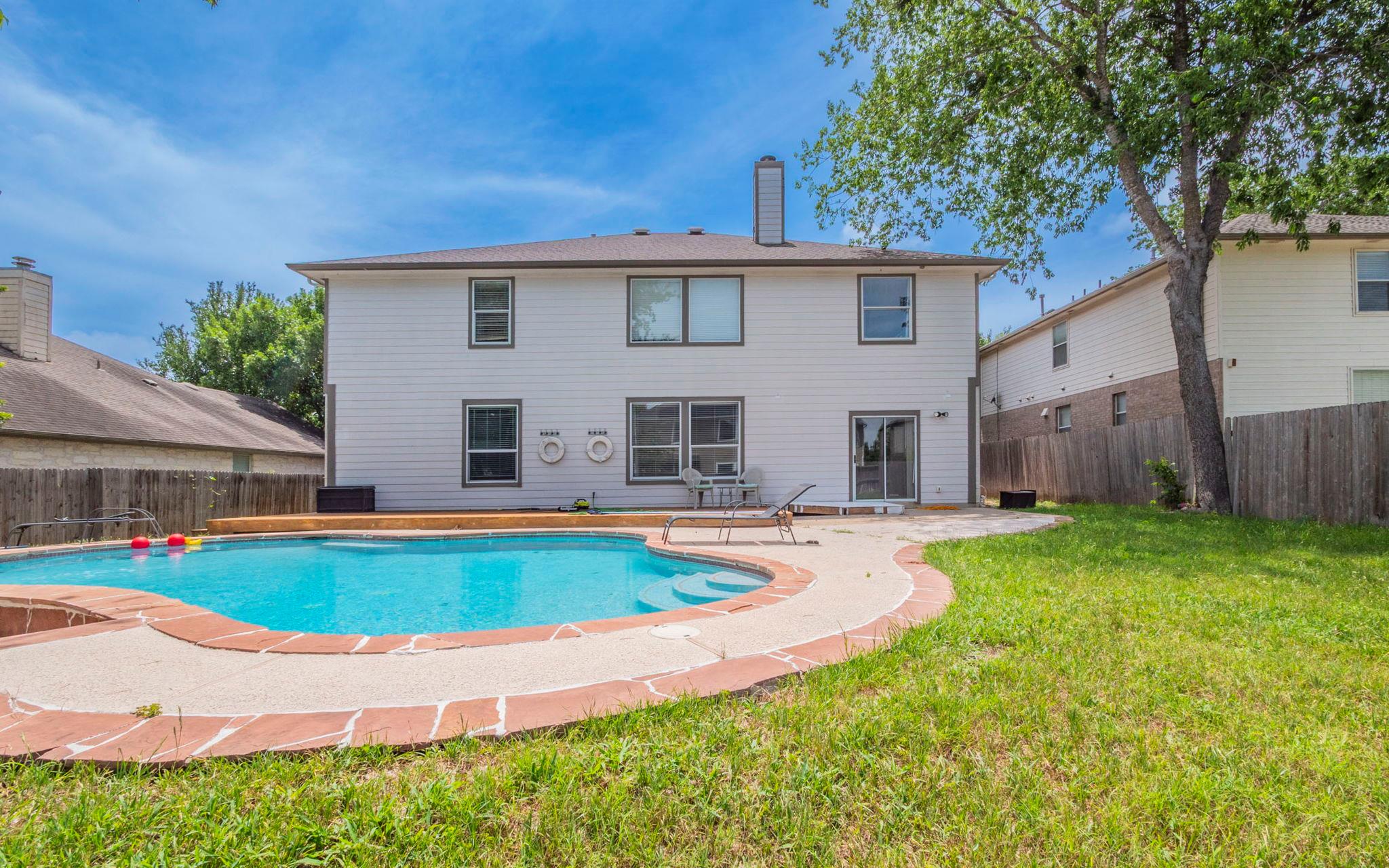 208 Settlers Valley Dr, Pflugerville, TX 78660