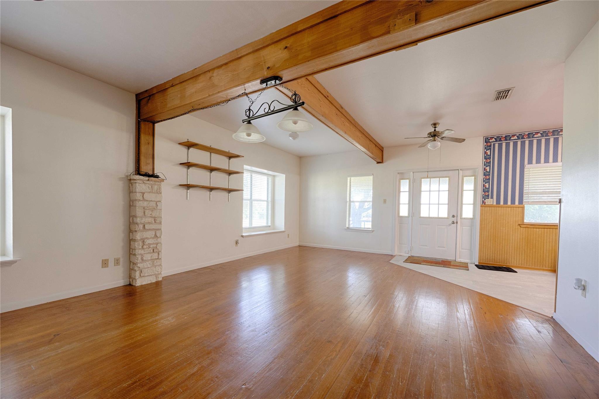 3814 Maeker Rd, Flatonia, TX 78941