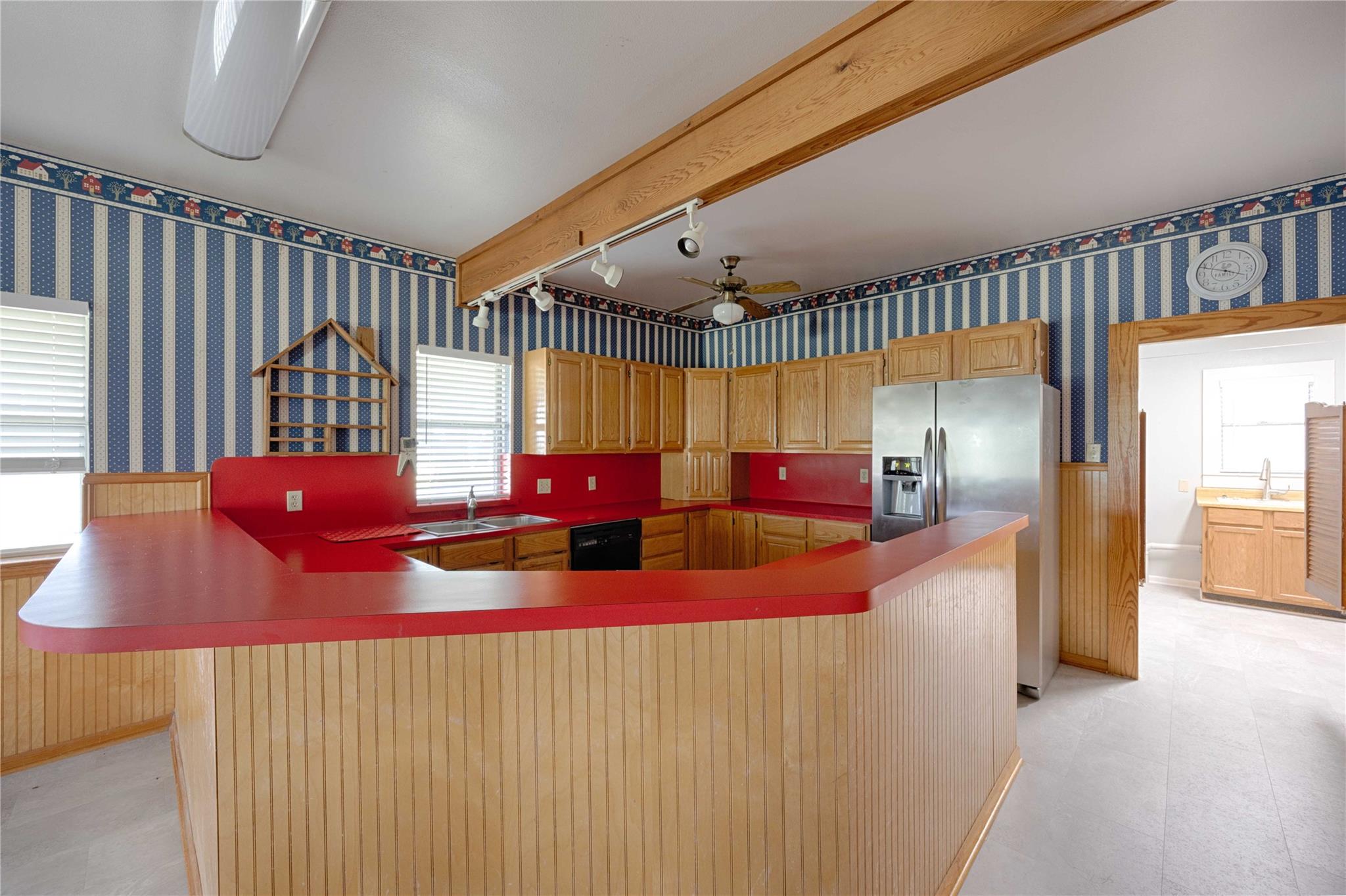 3814 Maeker Rd, Flatonia, TX 78941