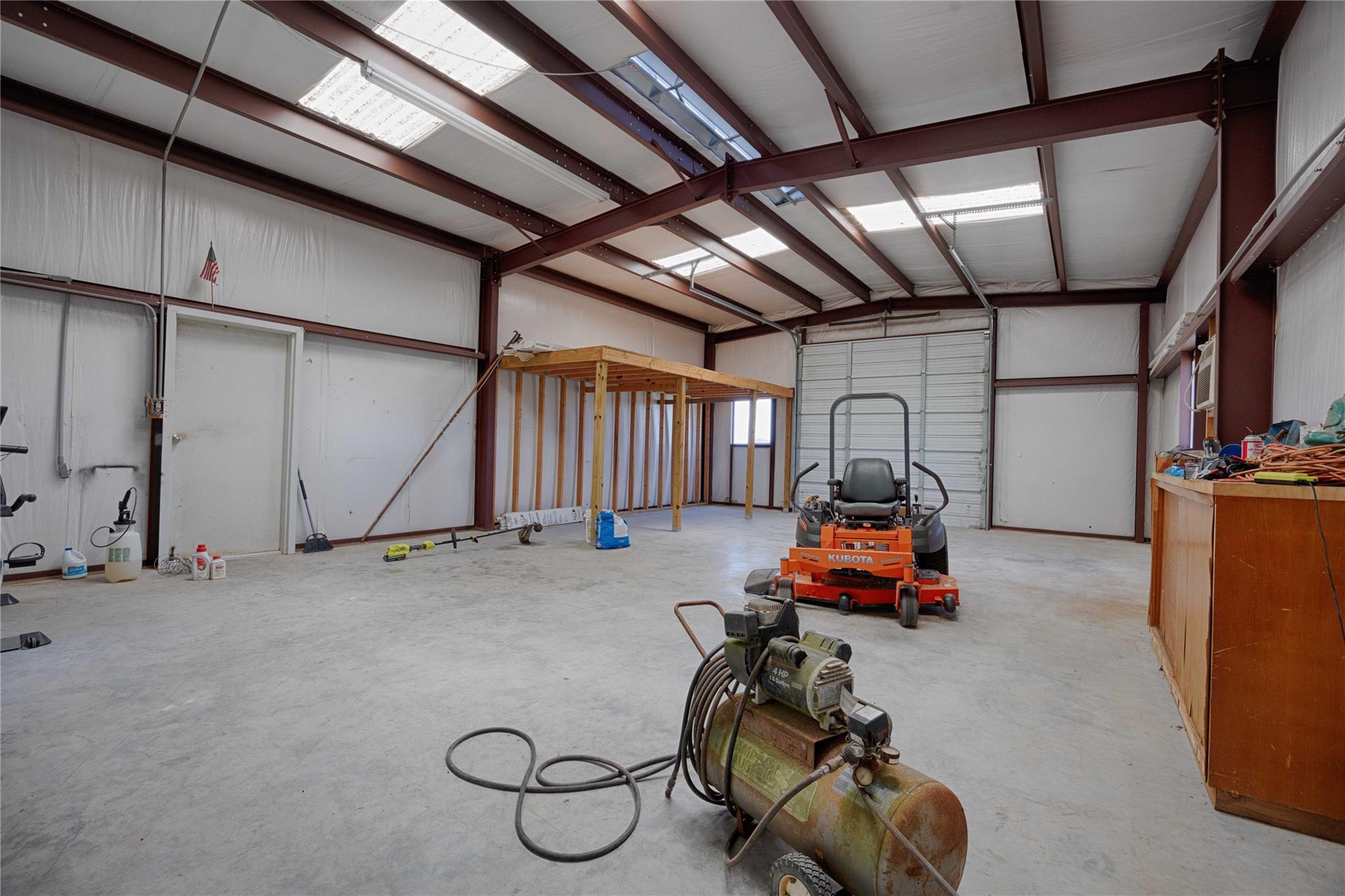 3814 Maeker Rd, Flatonia, TX 78941