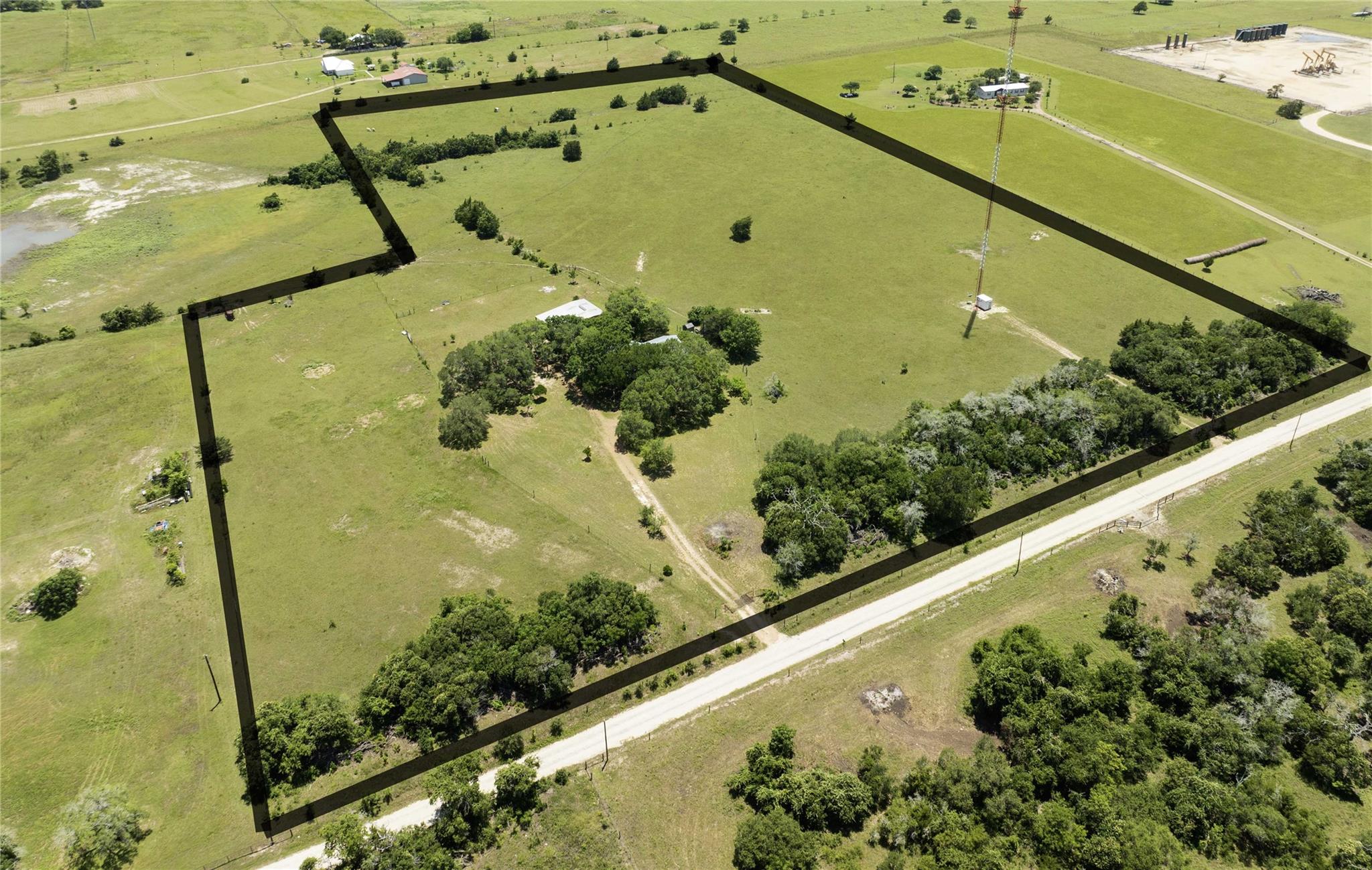 3814 Maeker Rd, Flatonia, TX 78941