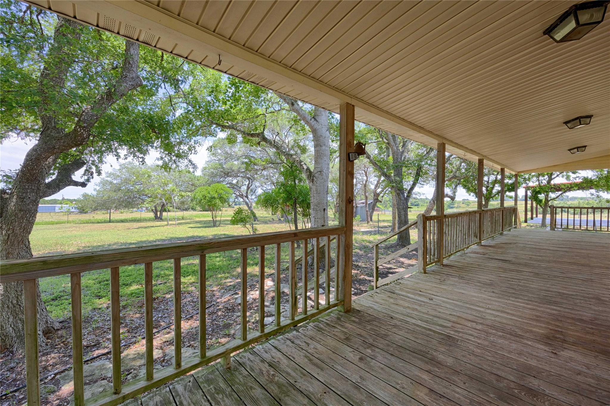 3814 Maeker Rd, Flatonia, TX 78941