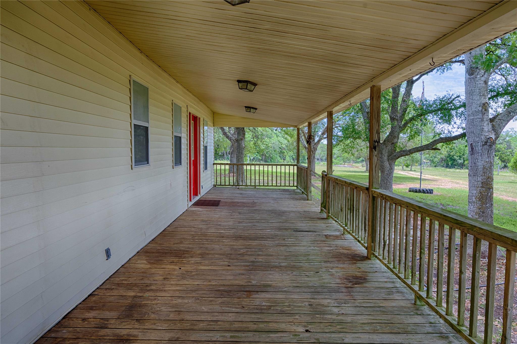 3814 Maeker Rd, Flatonia, TX 78941