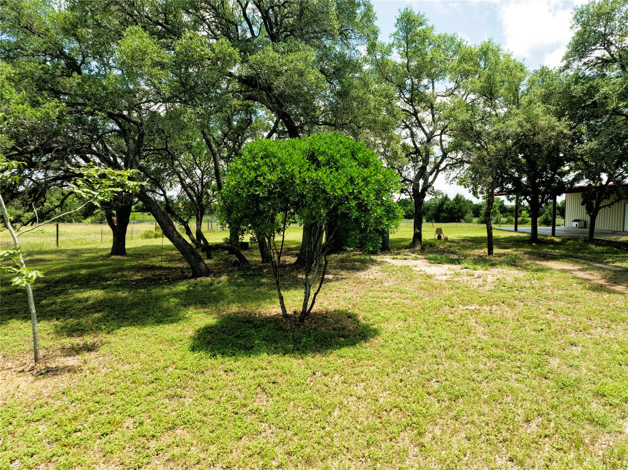 3814 Maeker Rd, Flatonia, TX 78941