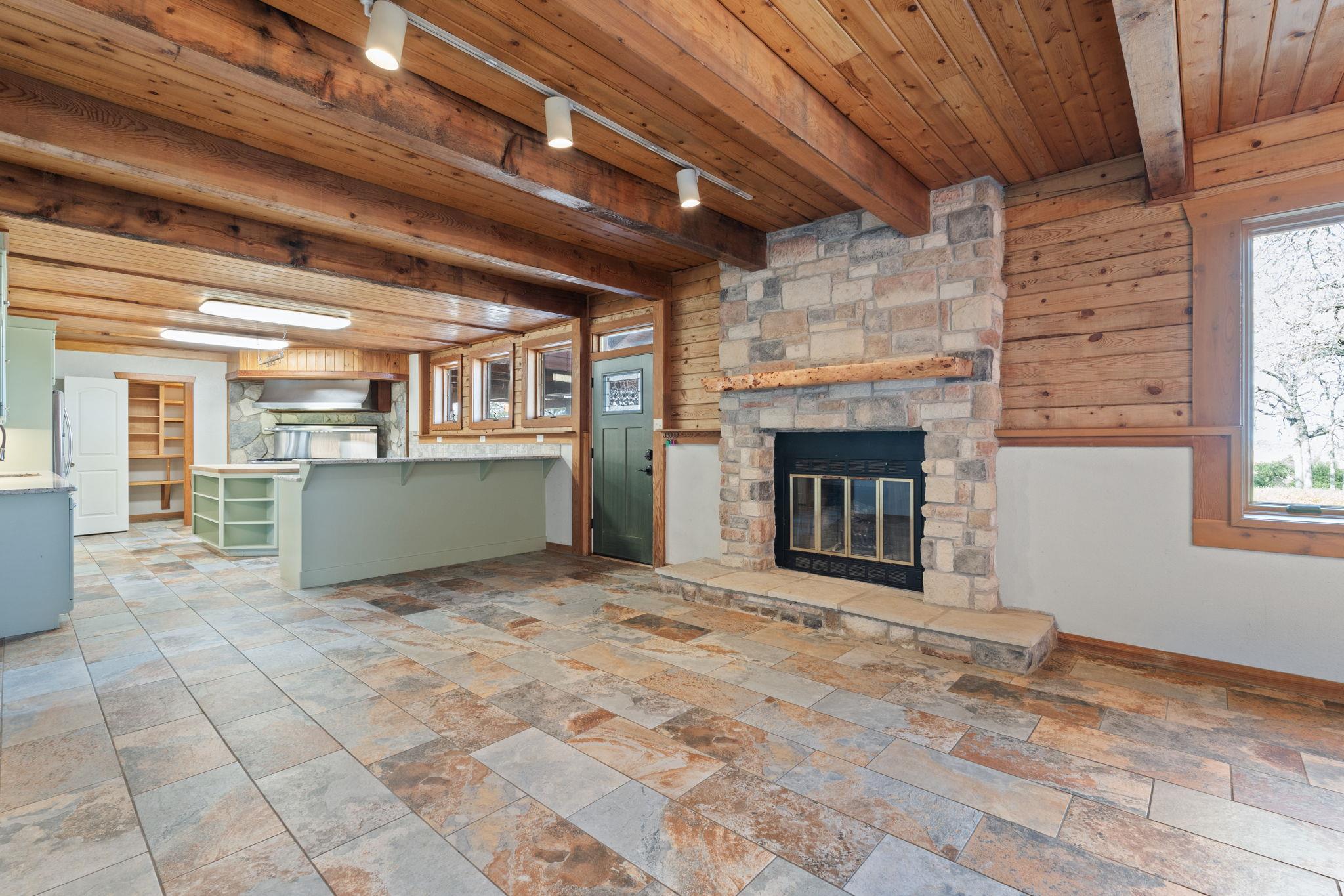 180 Bradley Ln, Rosanky, TX 78953