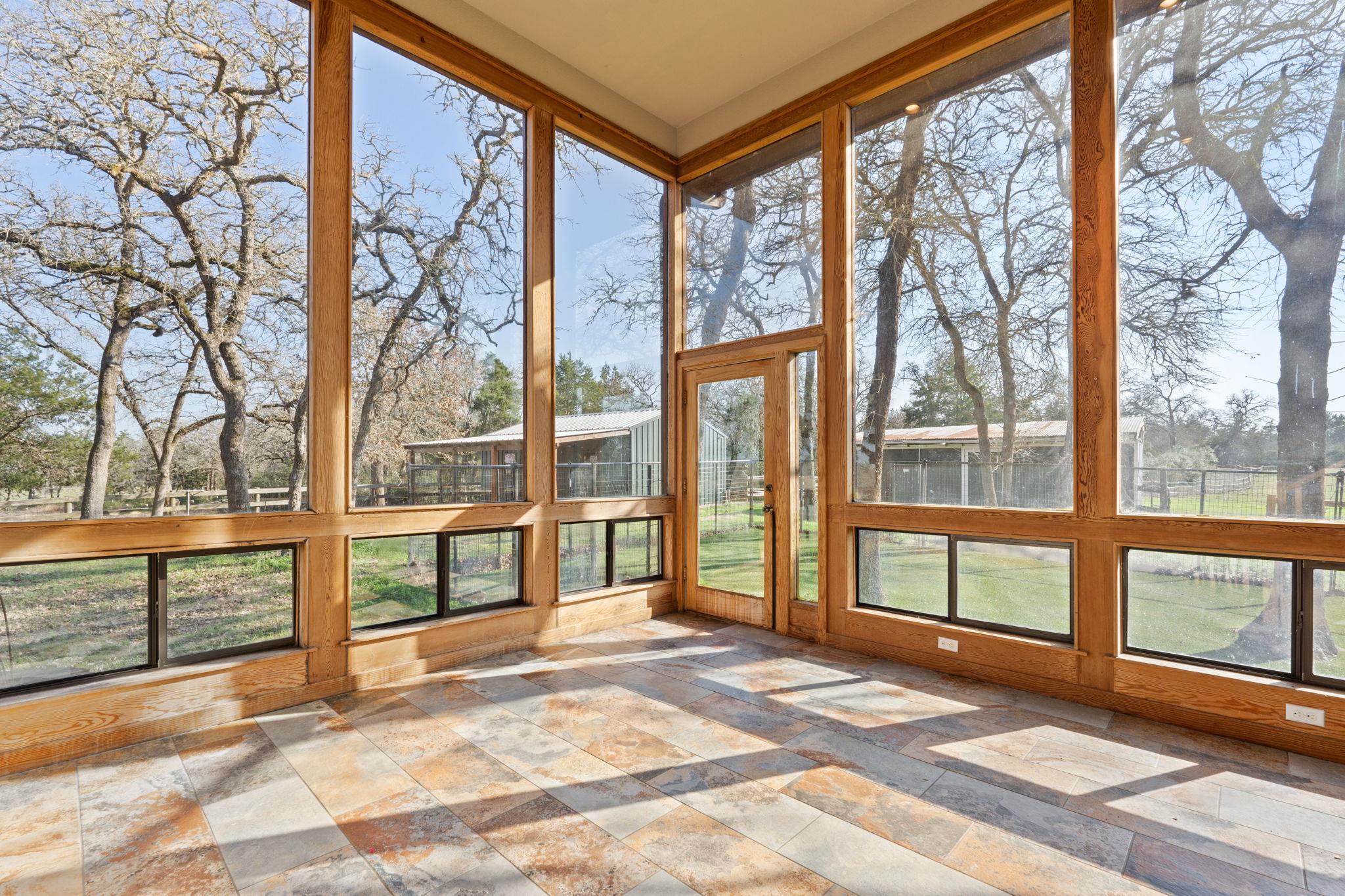 180 Bradley Ln, Rosanky, TX 78953