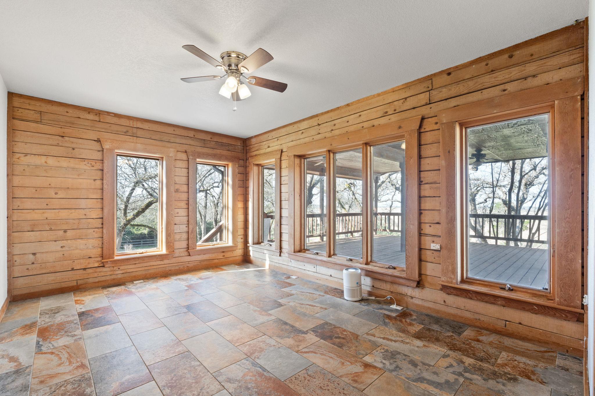 180 Bradley Ln, Rosanky, TX 78953