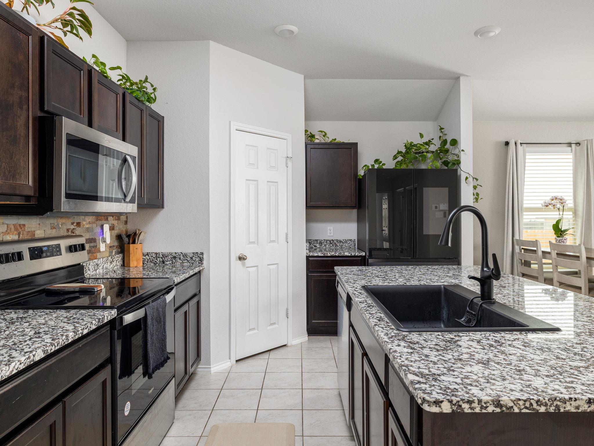 146 Hammond Ct, Jarrell, TX 76537