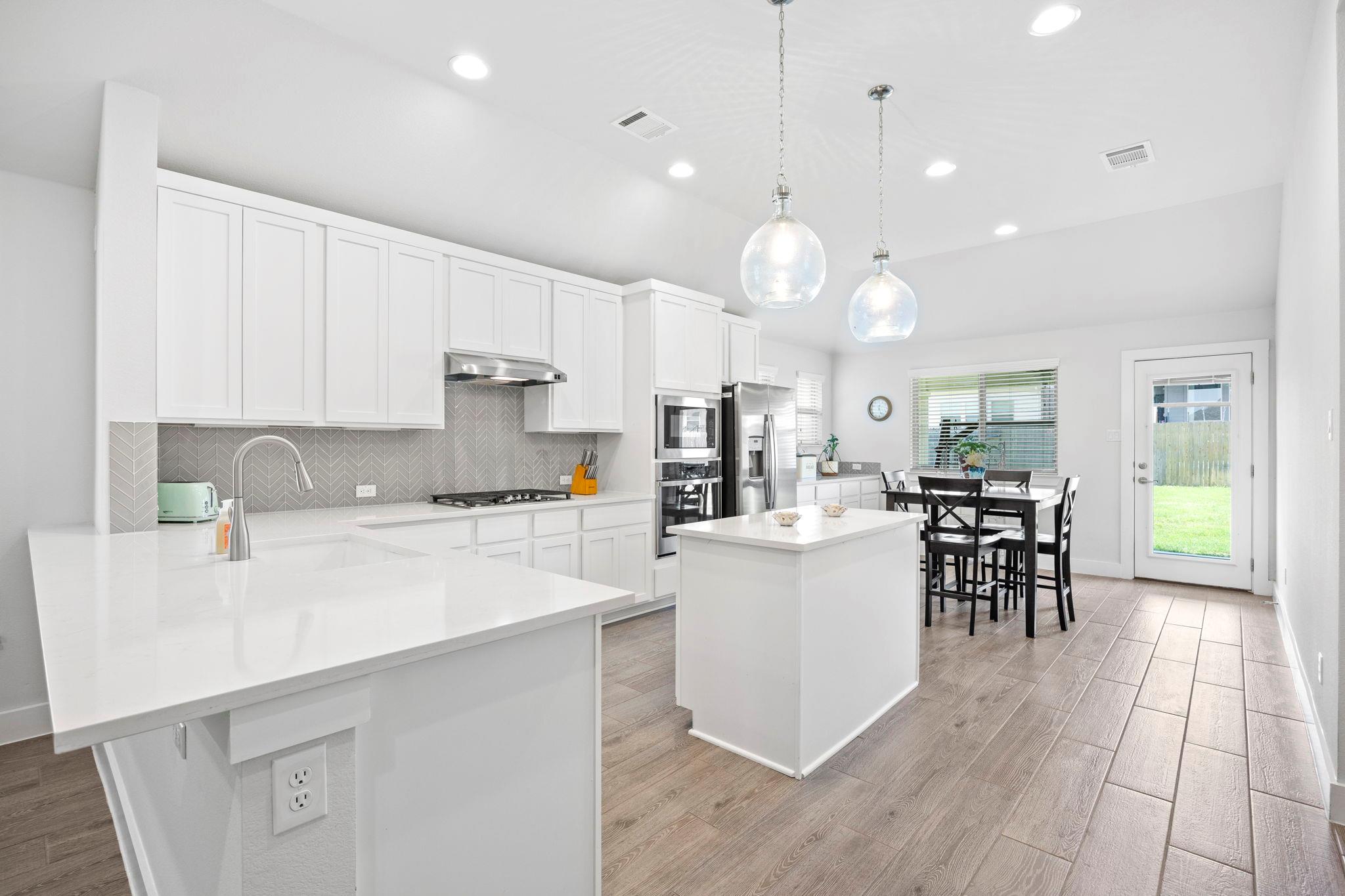 532 Elm Green St, Hutto, TX 78634