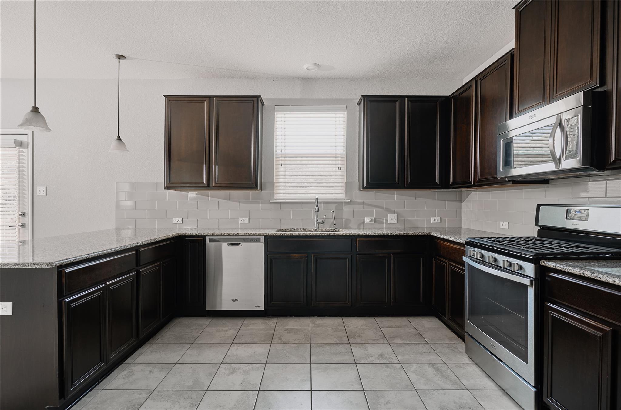 144 Holstein St, Hutto, TX 78634