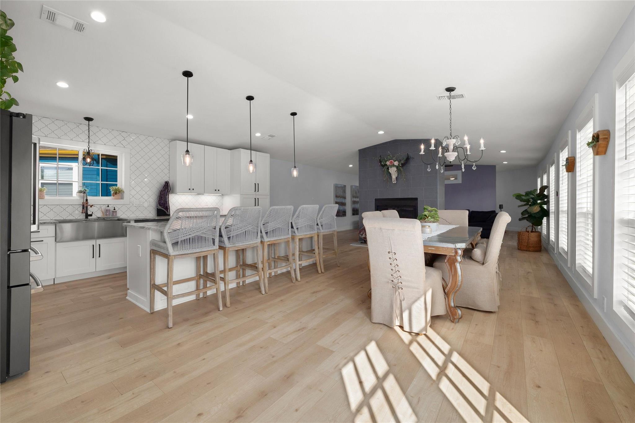 120 Acapulco Dr, Lakeway, TX 78734