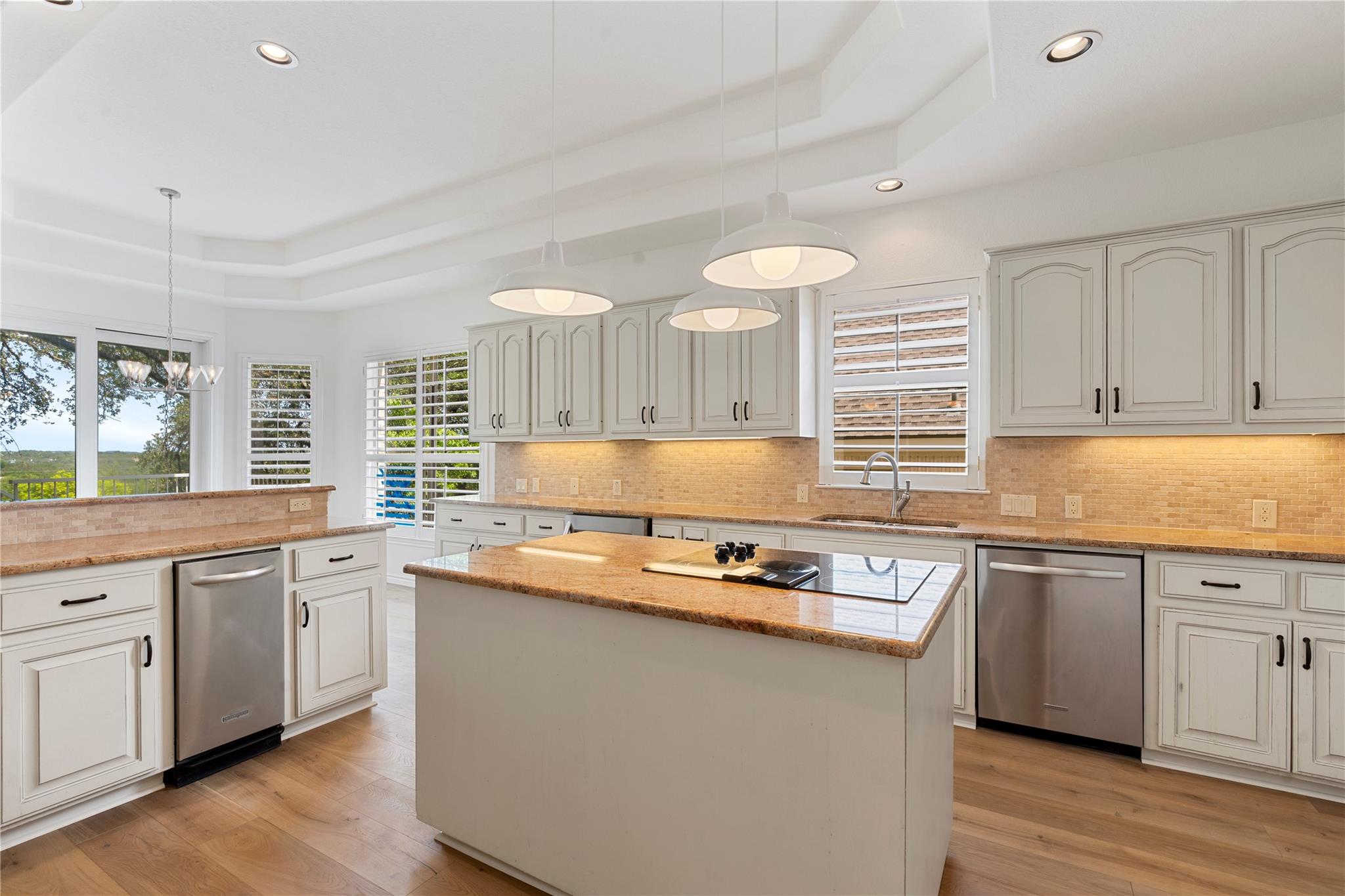 403 Hazeltine Dr, Lakeway, TX 78734