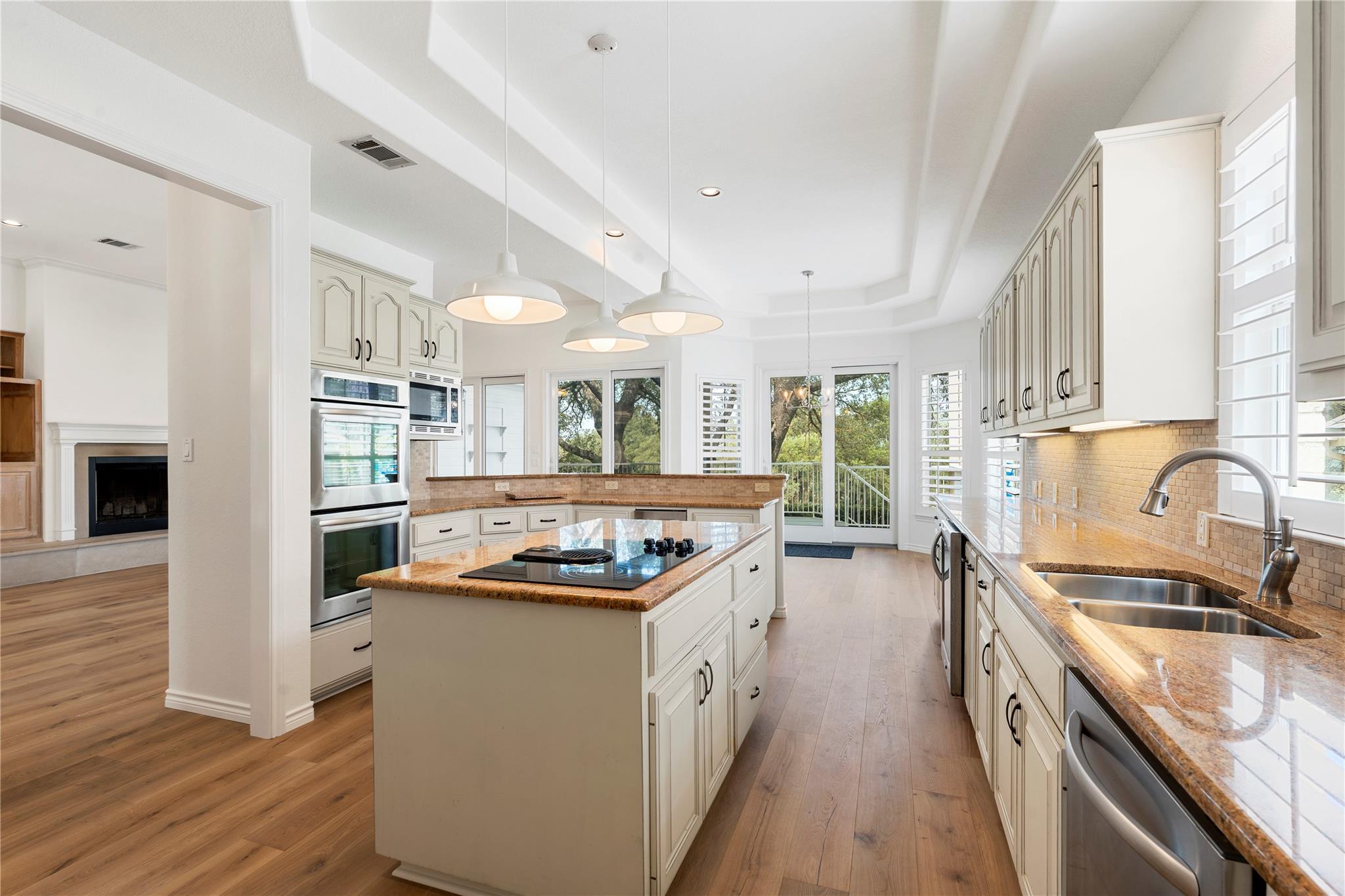 403 Hazeltine Dr, Lakeway, TX 78734