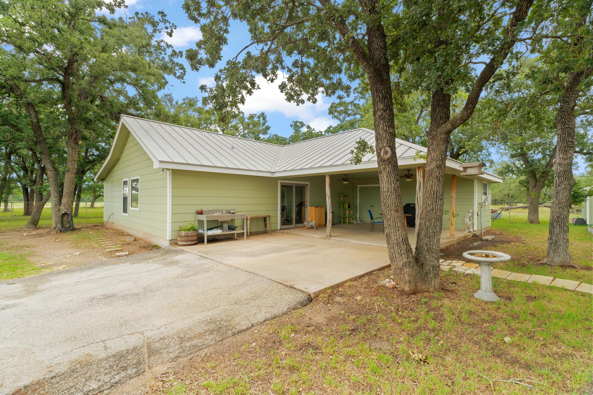 3434 Prairie Lea Rd, Kingsbury, TX 78638