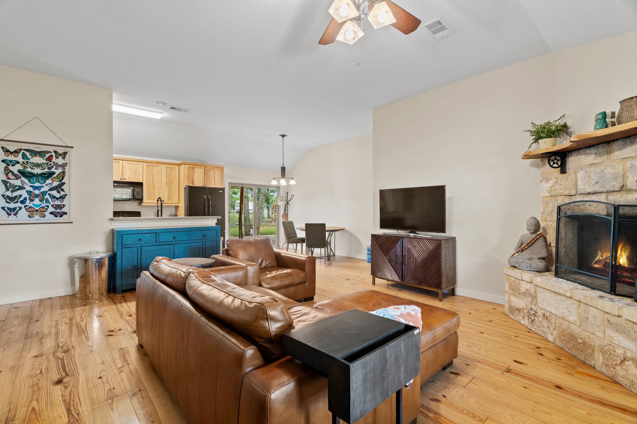 3434 Prairie Lea Rd, Kingsbury, TX 78638