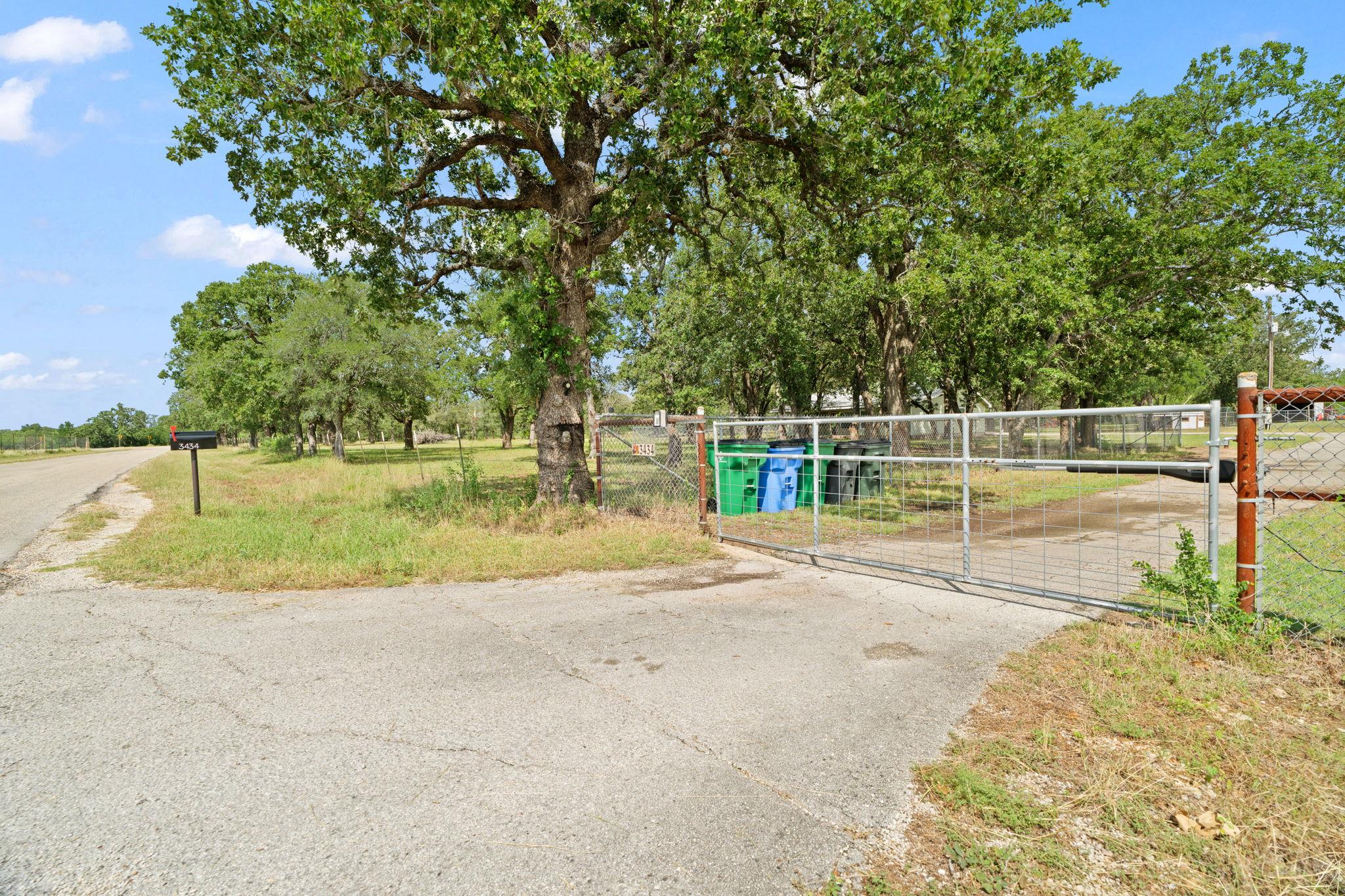 3434 Prairie Lea Rd, Kingsbury, TX 78638