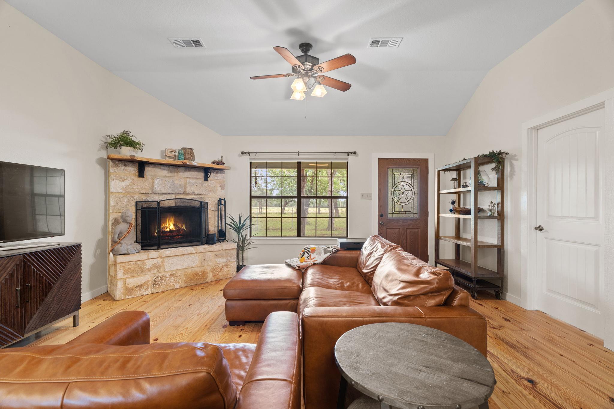 3434 Prairie Lea Rd, Kingsbury, TX 78638