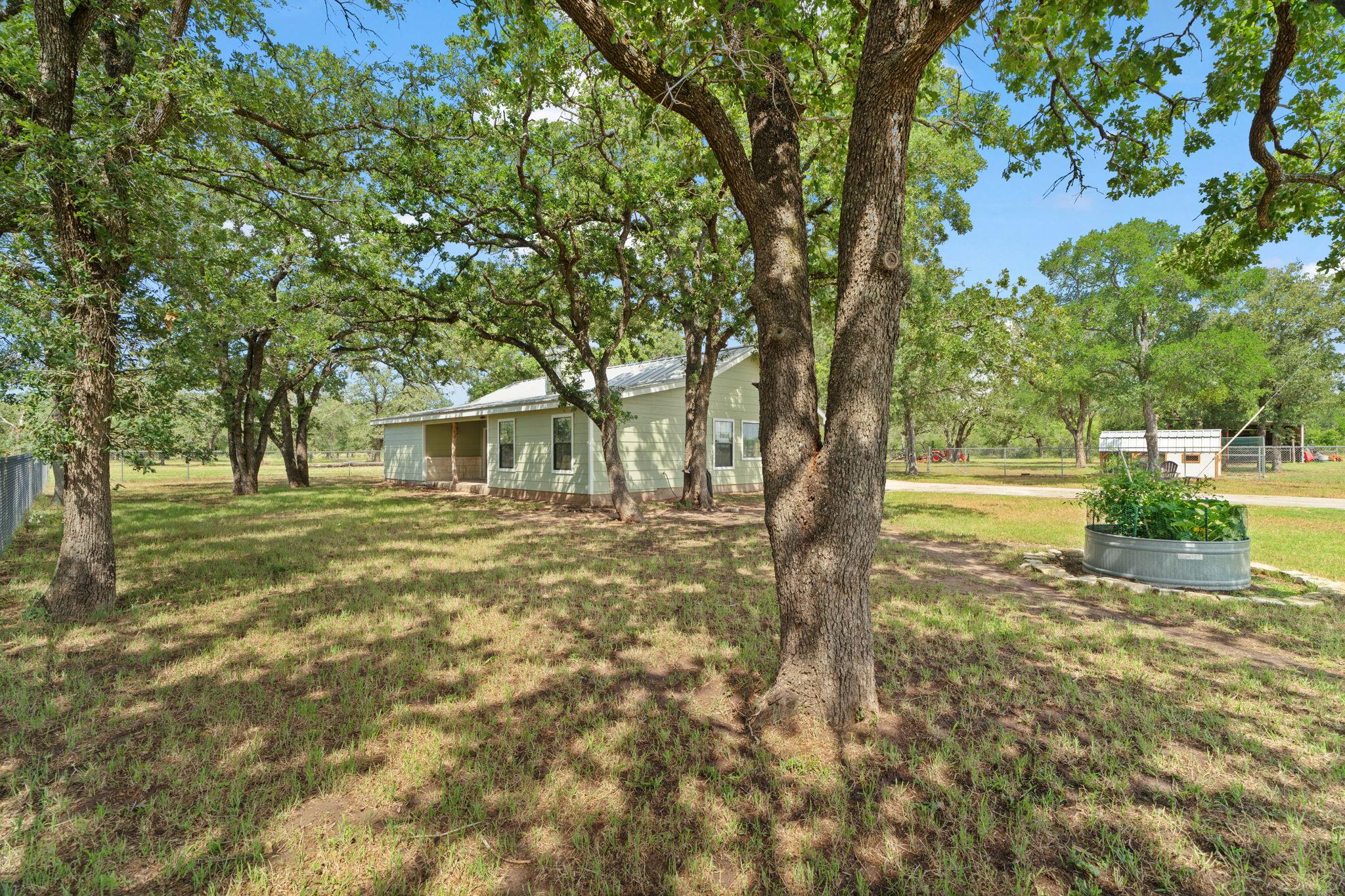 3434 Prairie Lea Rd, Kingsbury, TX 78638