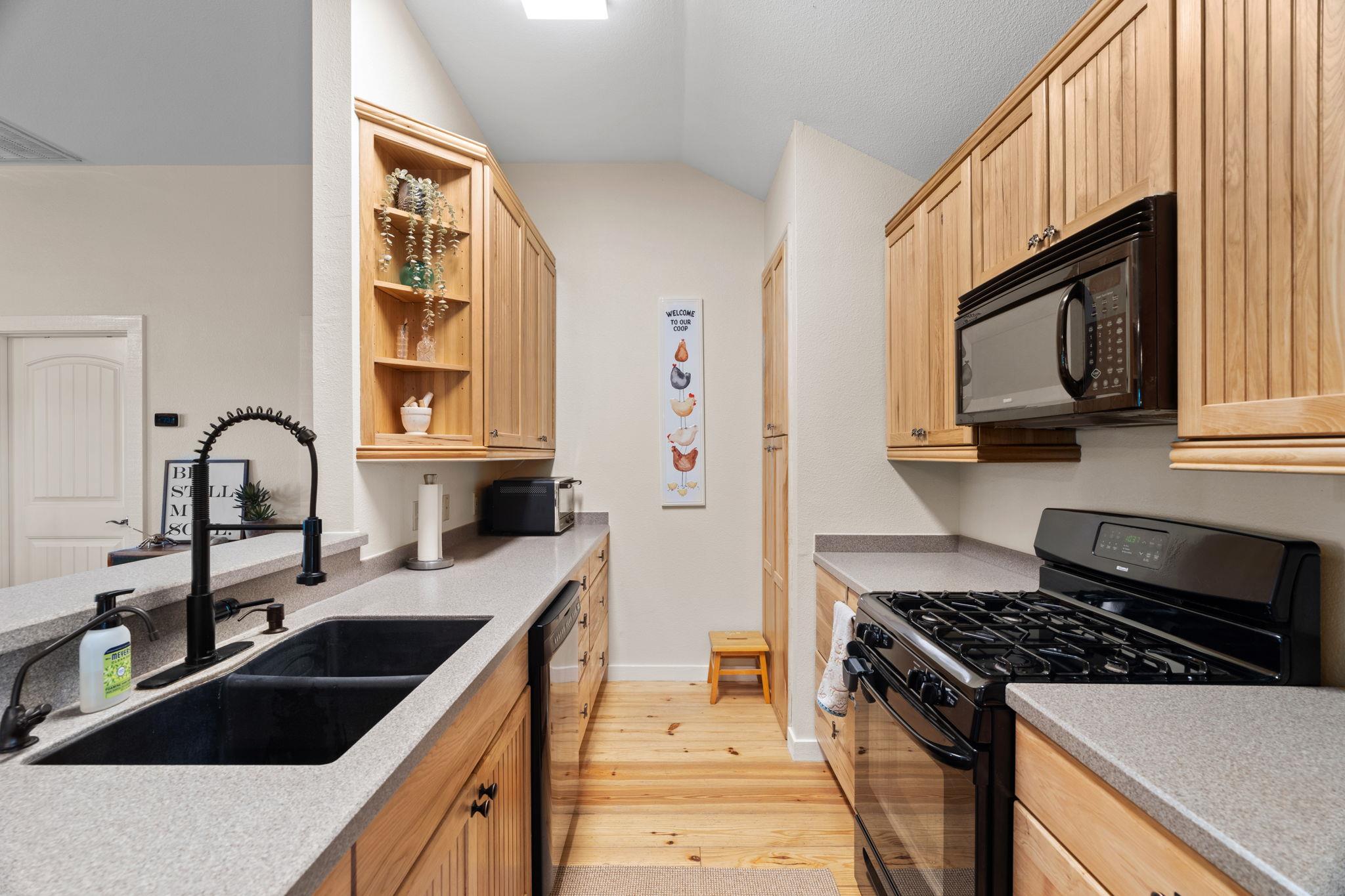 3434 Prairie Lea Rd, Kingsbury, TX 78638