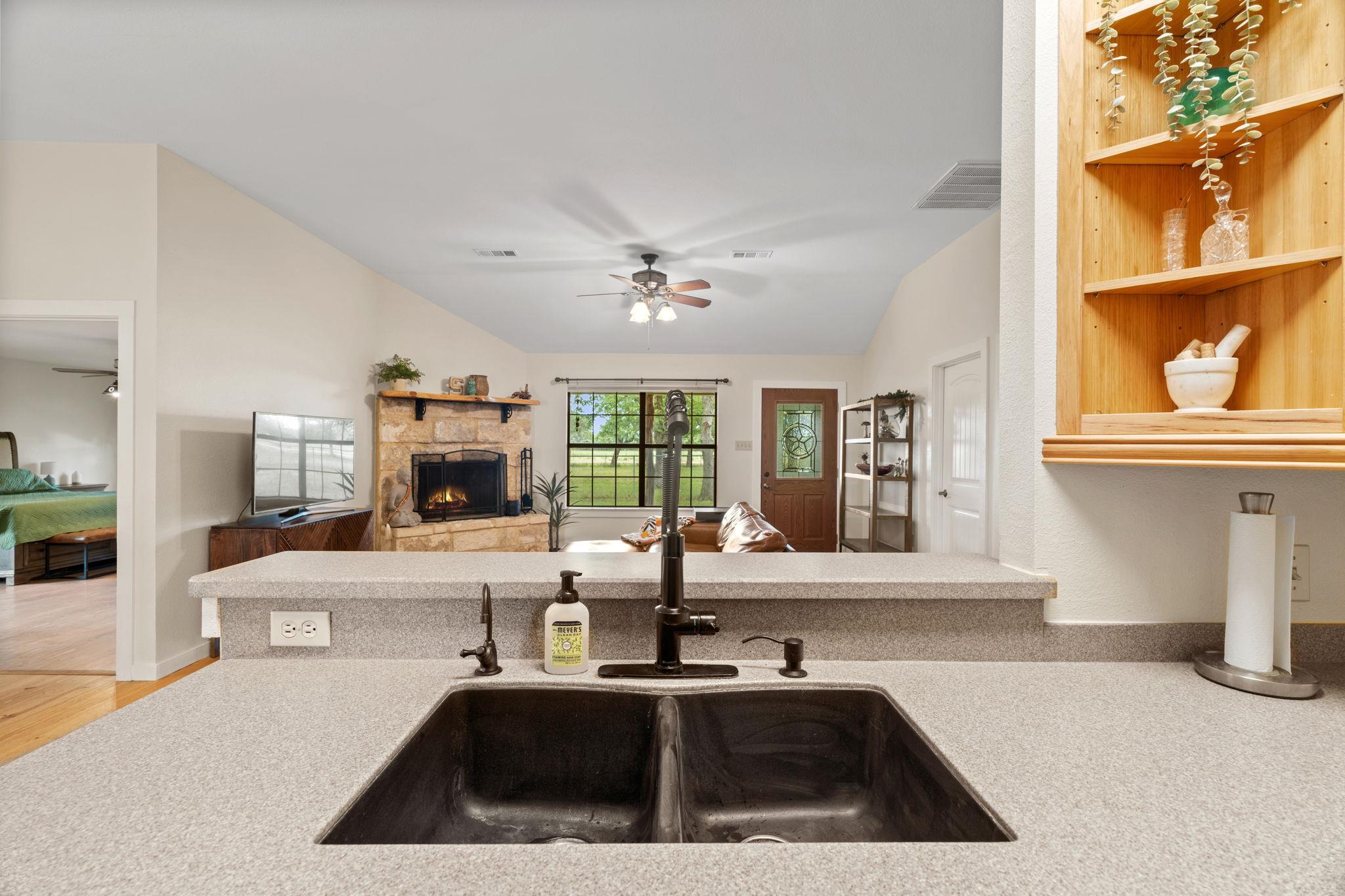 3434 Prairie Lea Rd, Kingsbury, TX 78638