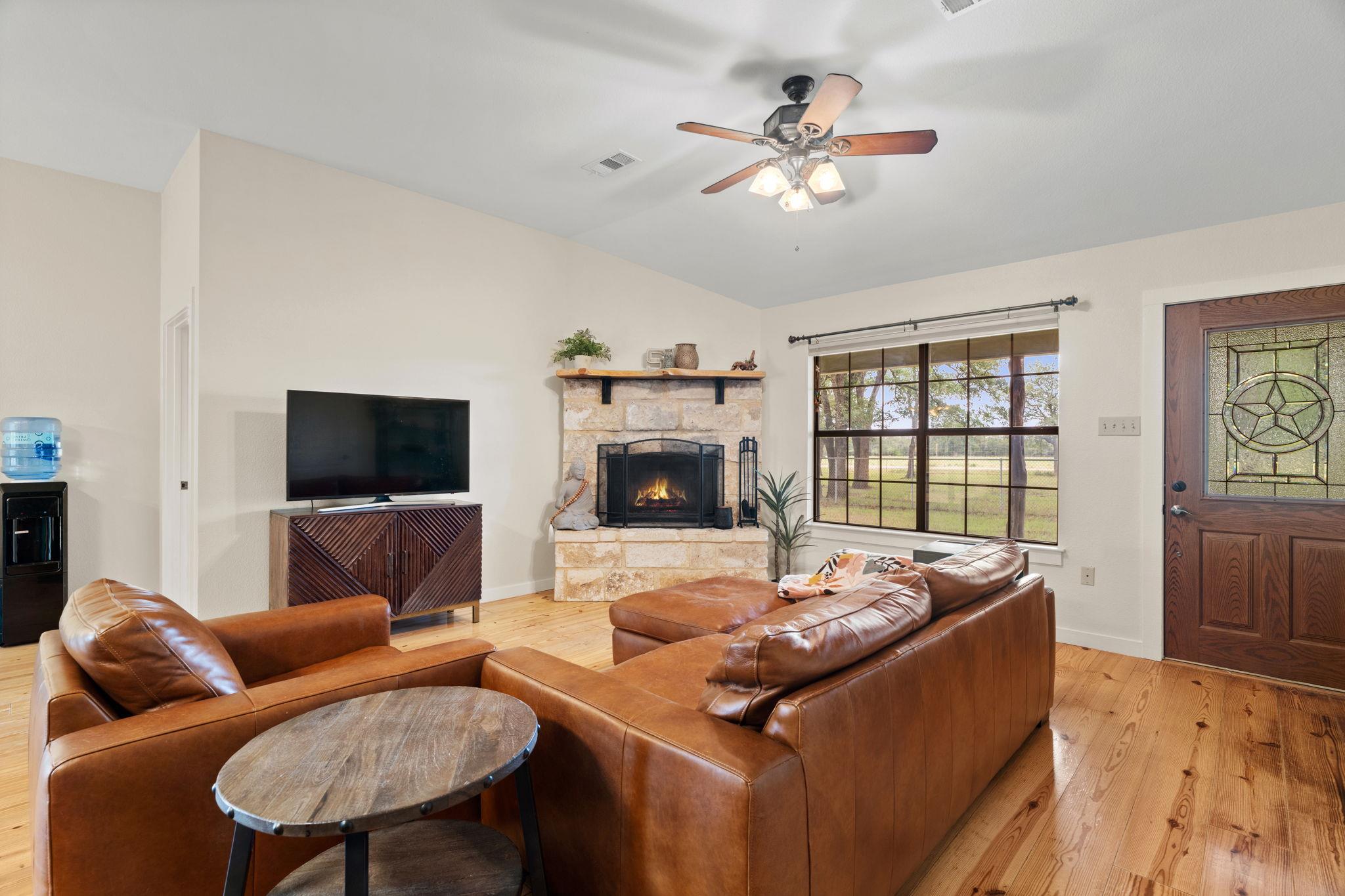 3434 Prairie Lea Rd, Kingsbury, TX 78638