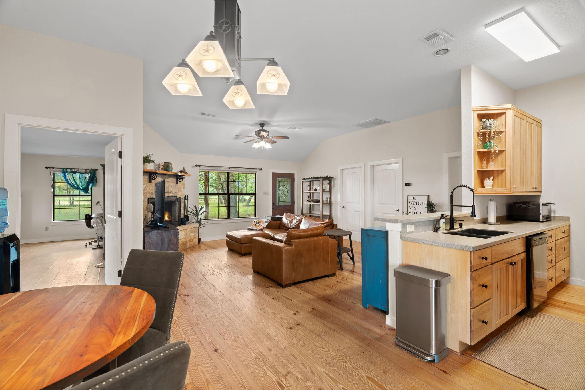 3434 Prairie Lea Rd, Kingsbury, TX 78638