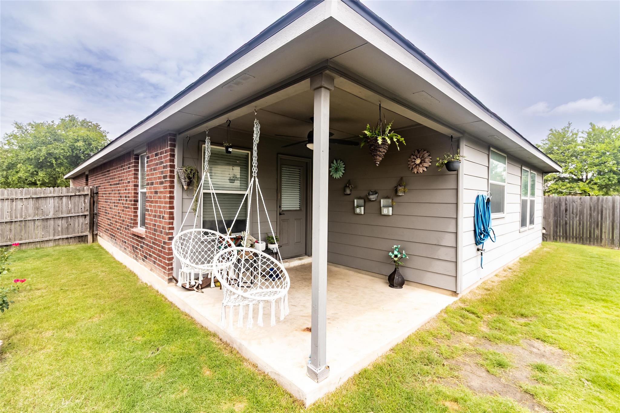 404 Moorhen Cv, Leander, TX 78641