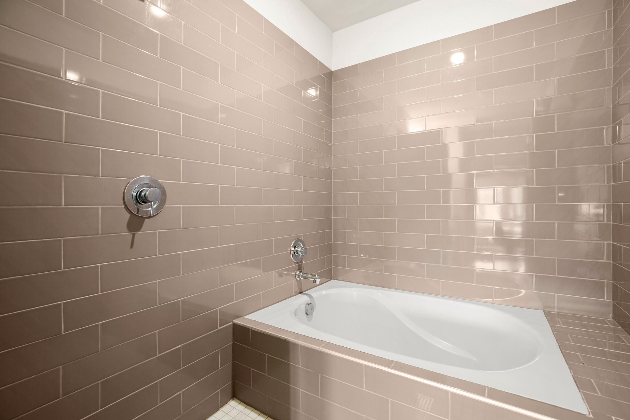 3600 S LAMAR Blvd # 214, Austin, TX 78704