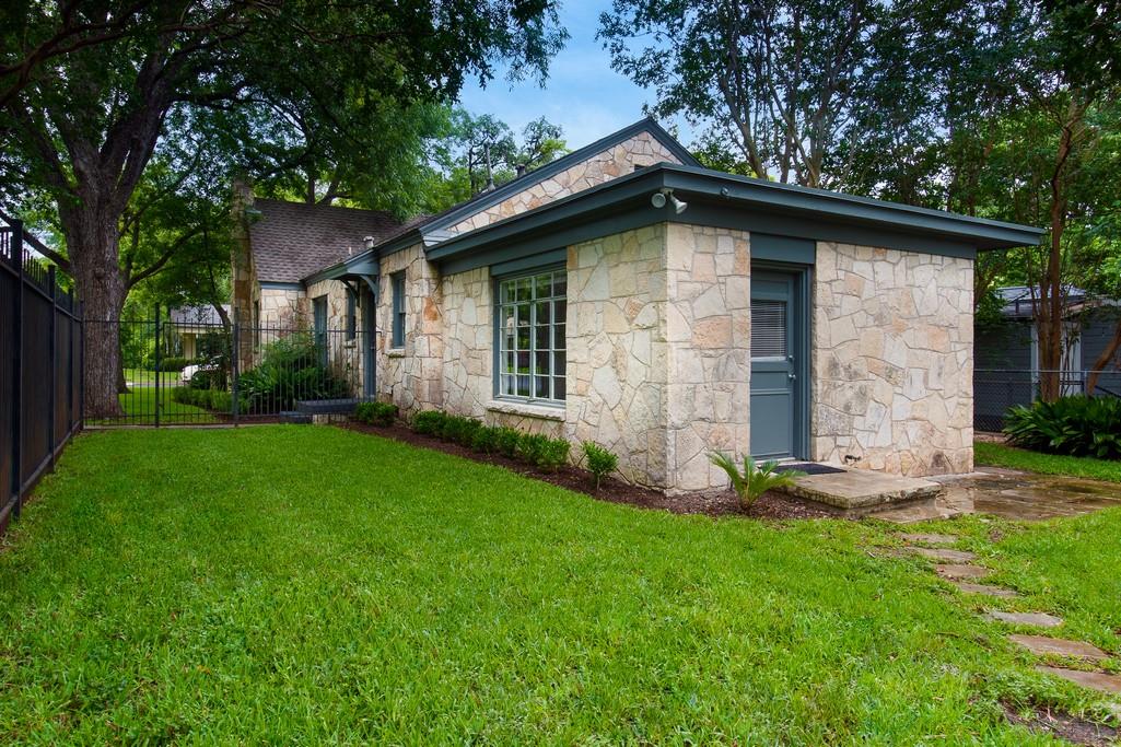 2108 Robinhood Trl, Austin, TX 78703
