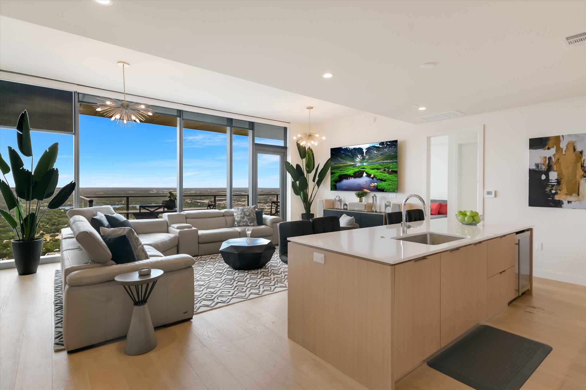 44 East Ave # 3905, Austin, TX 78701