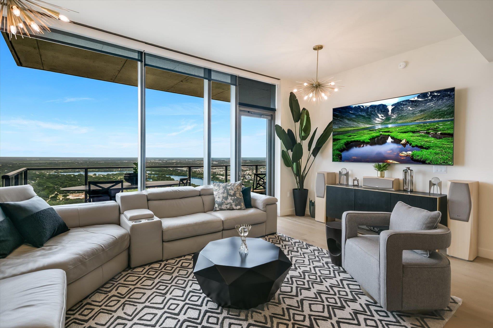 44 East Ave # 3905, Austin, TX 78701