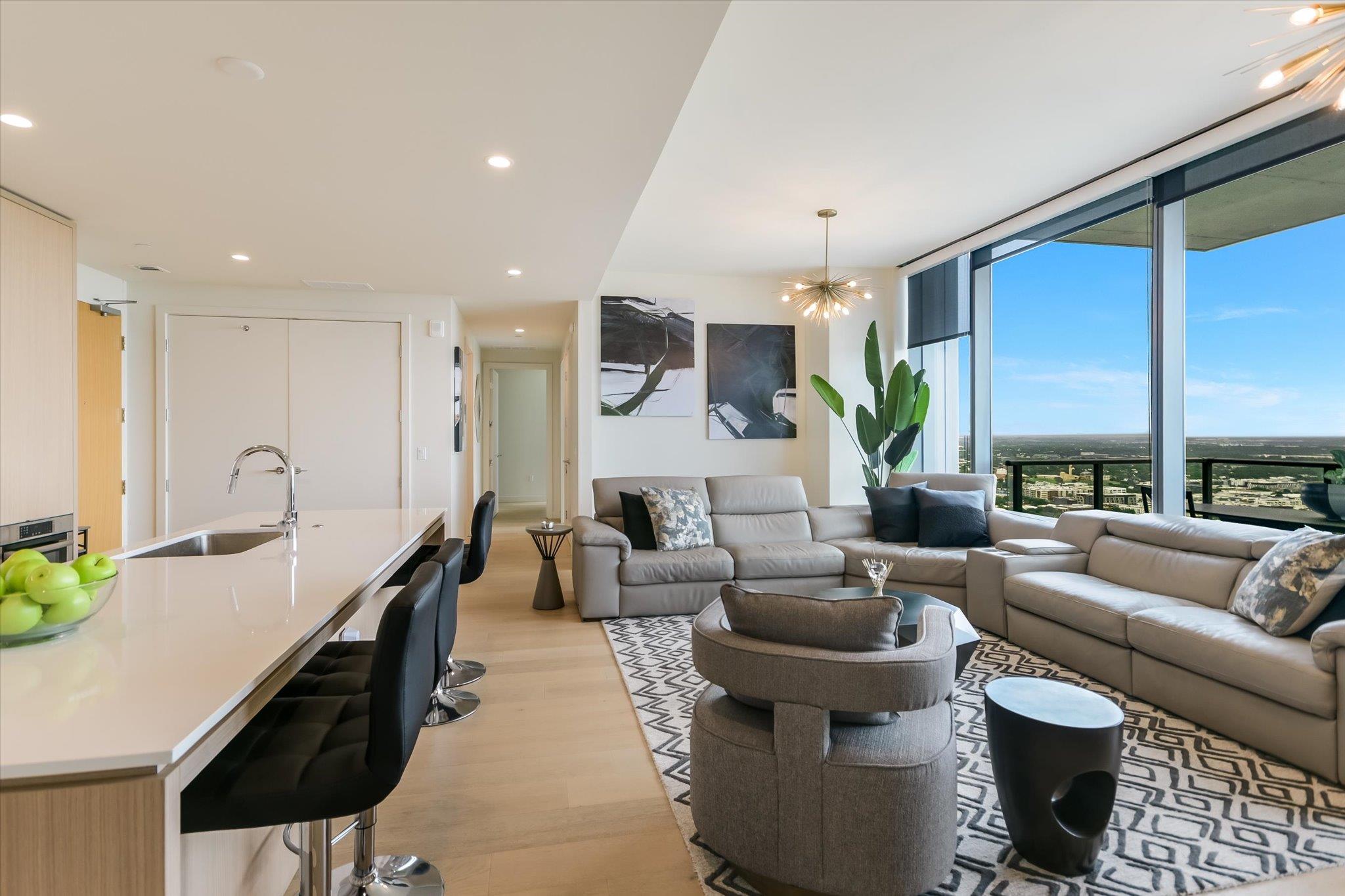 44 East Ave # 3905, Austin, TX 78701