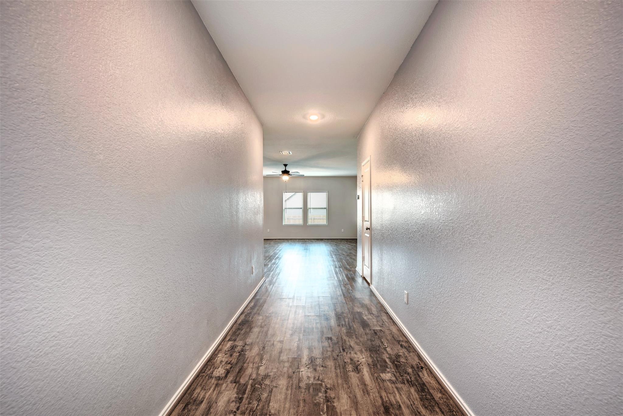 817 Circle Way, Jarrell, TX 76537