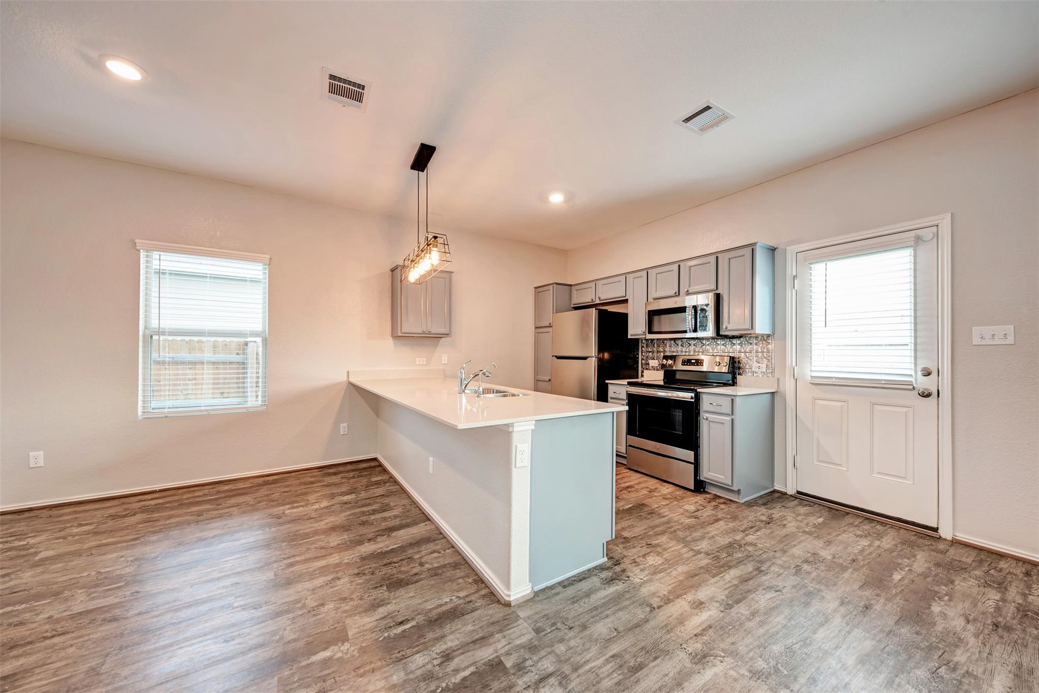 817 Circle Way, Jarrell, TX 76537