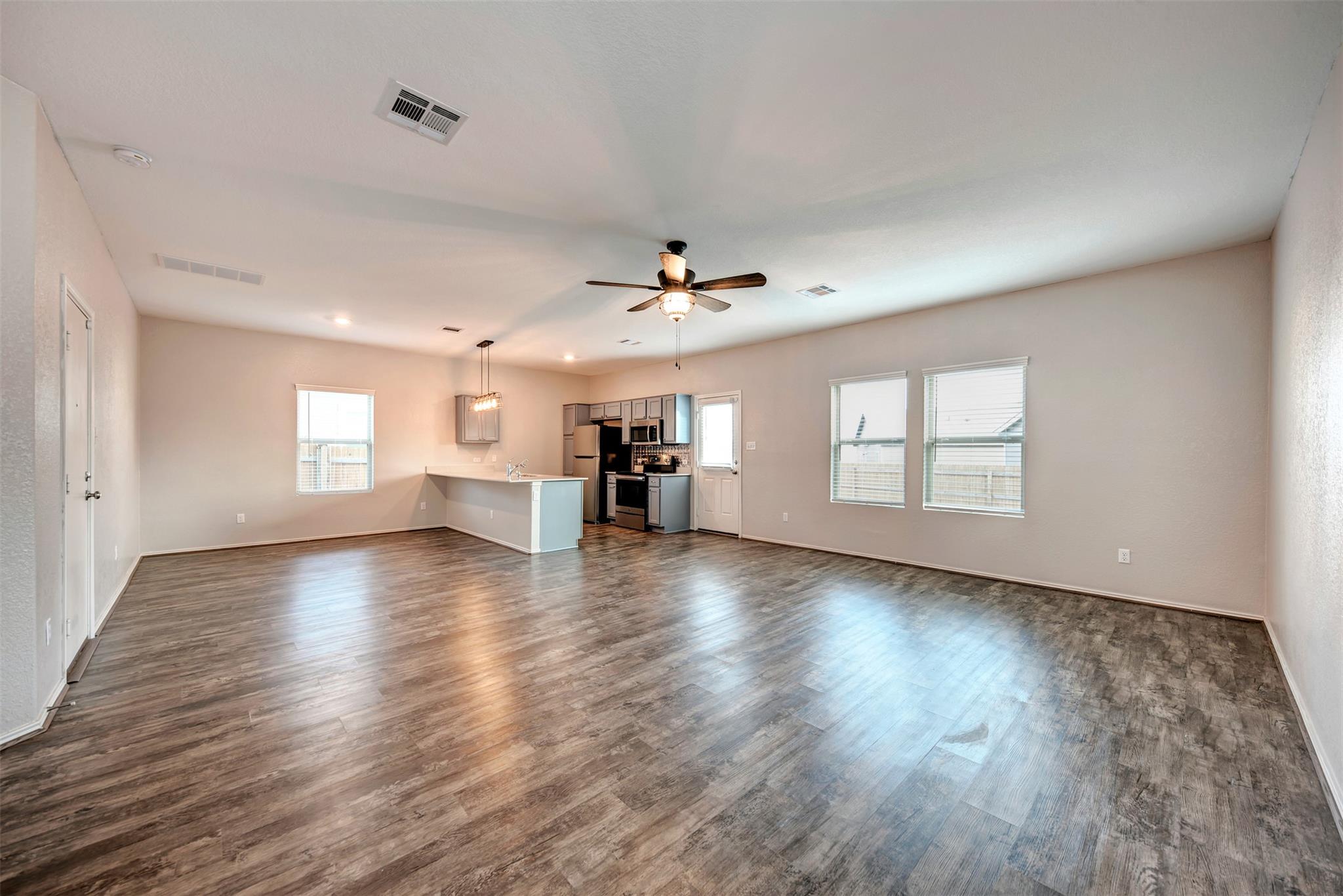 817 Circle Way, Jarrell, TX 76537