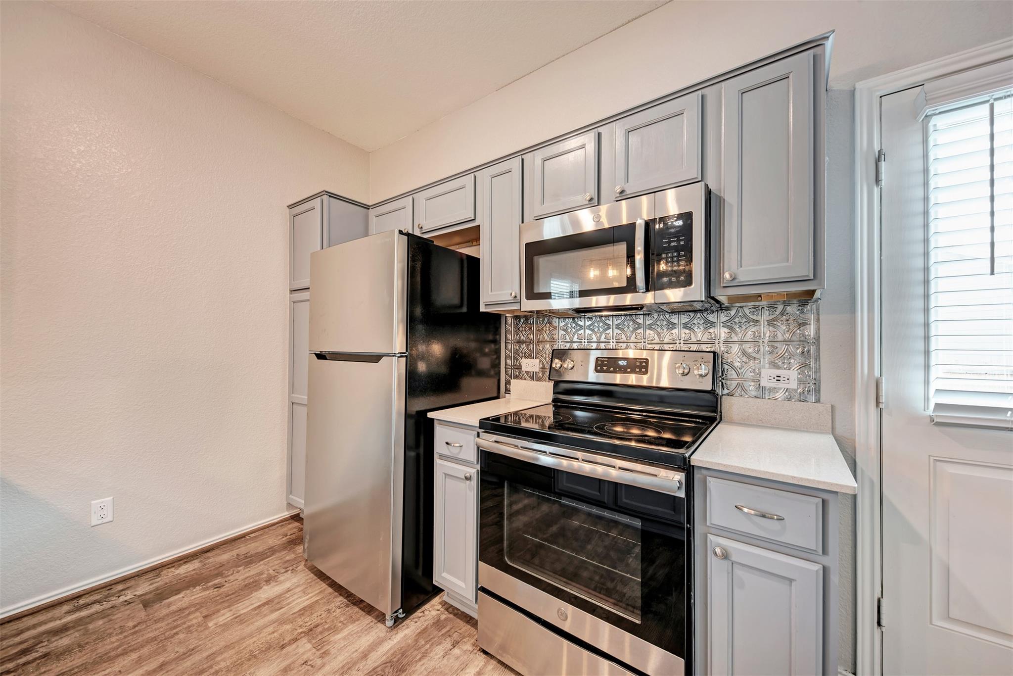 817 Circle Way, Jarrell, TX 76537
