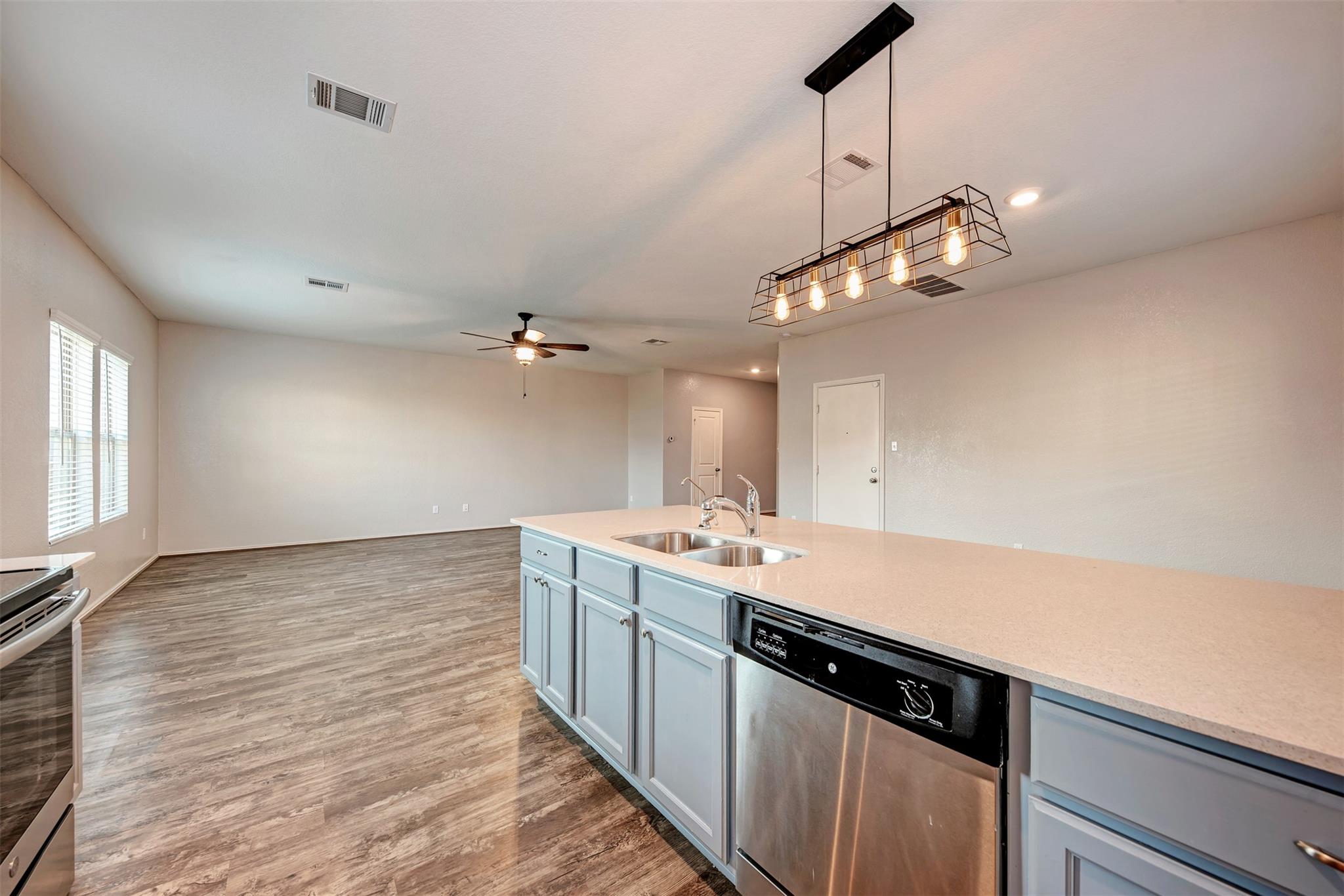 817 Circle Way, Jarrell, TX 76537