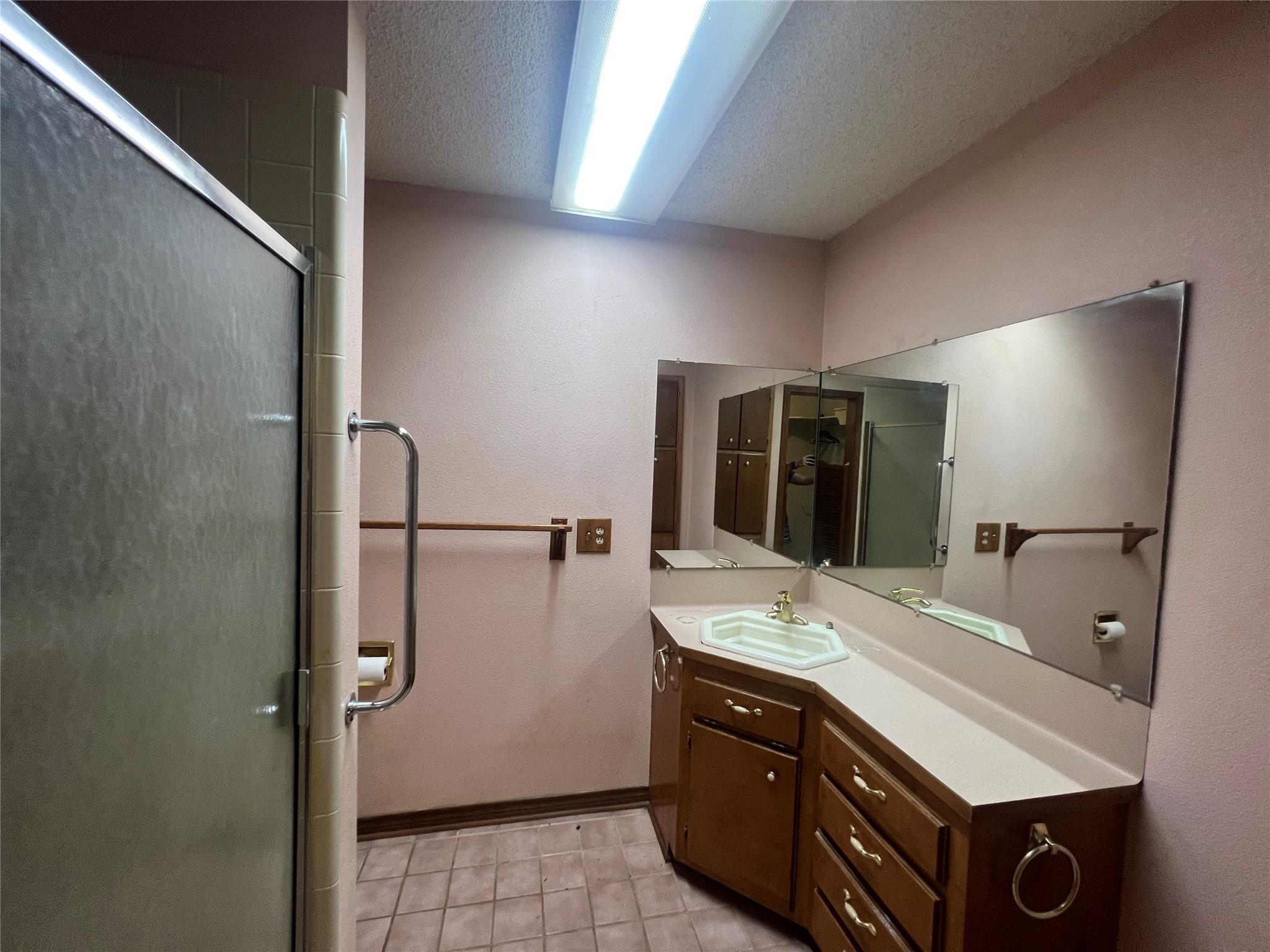 2542 County Road 306, Lexington, TX 78947