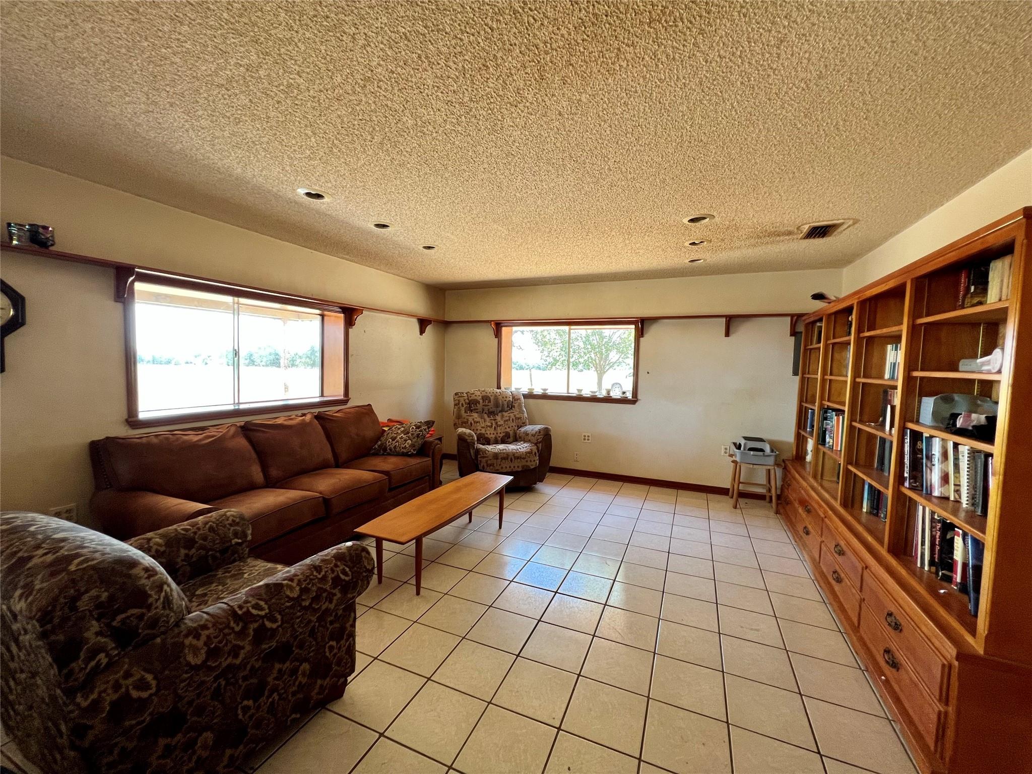 2542 County Road 306, Lexington, TX 78947