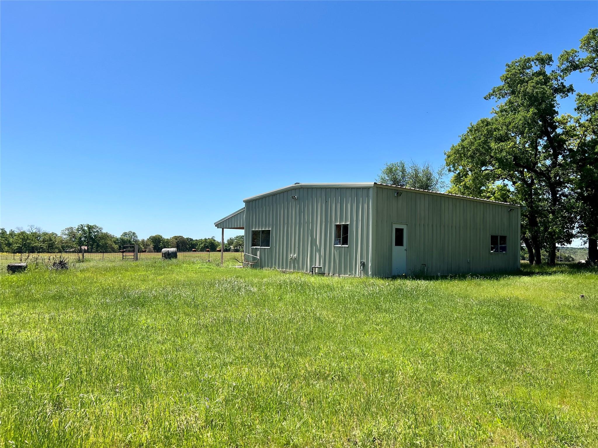 2542 County Road 306, Lexington, TX 78947