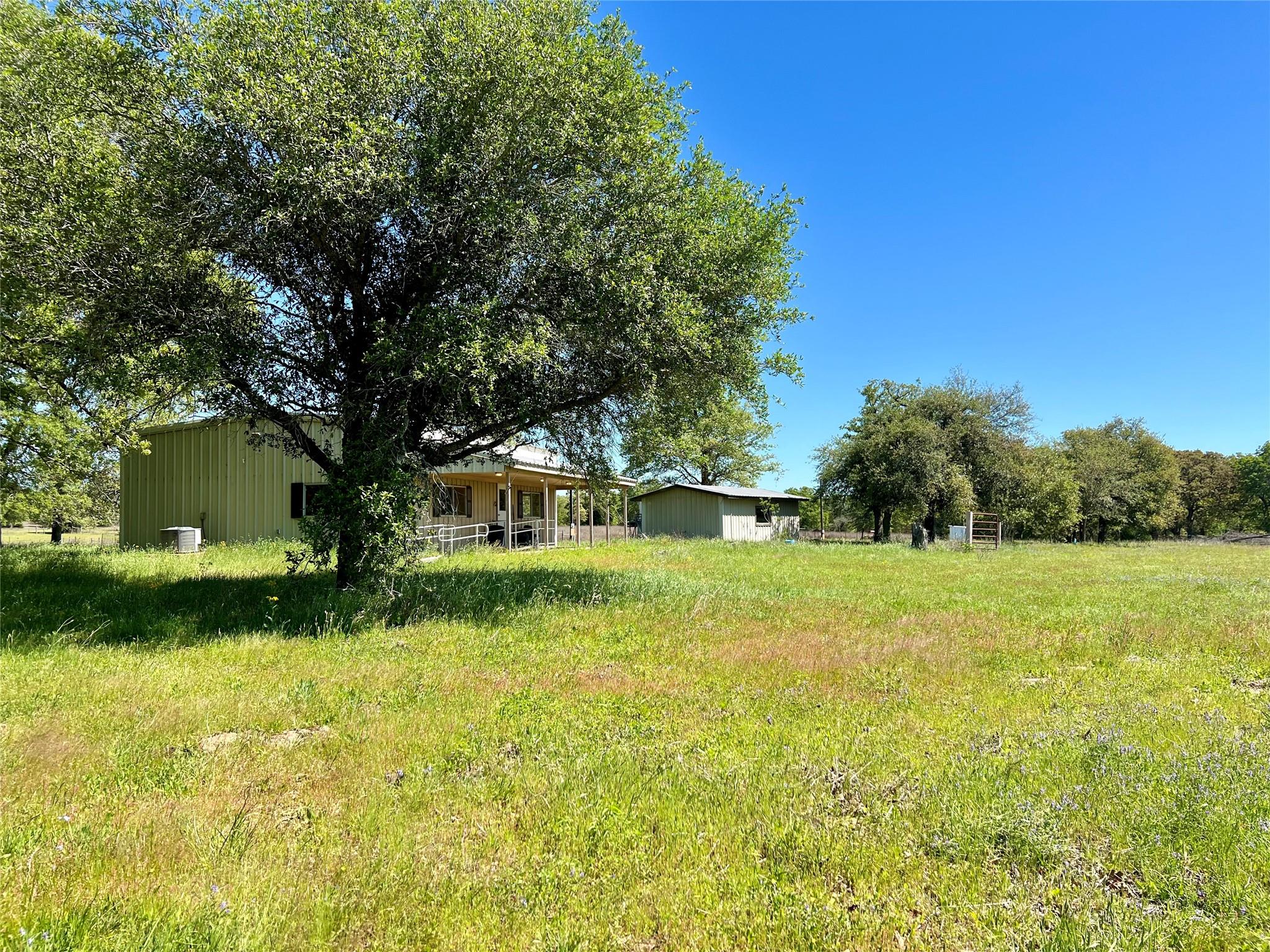 2542 County Road 306, Lexington, TX 78947