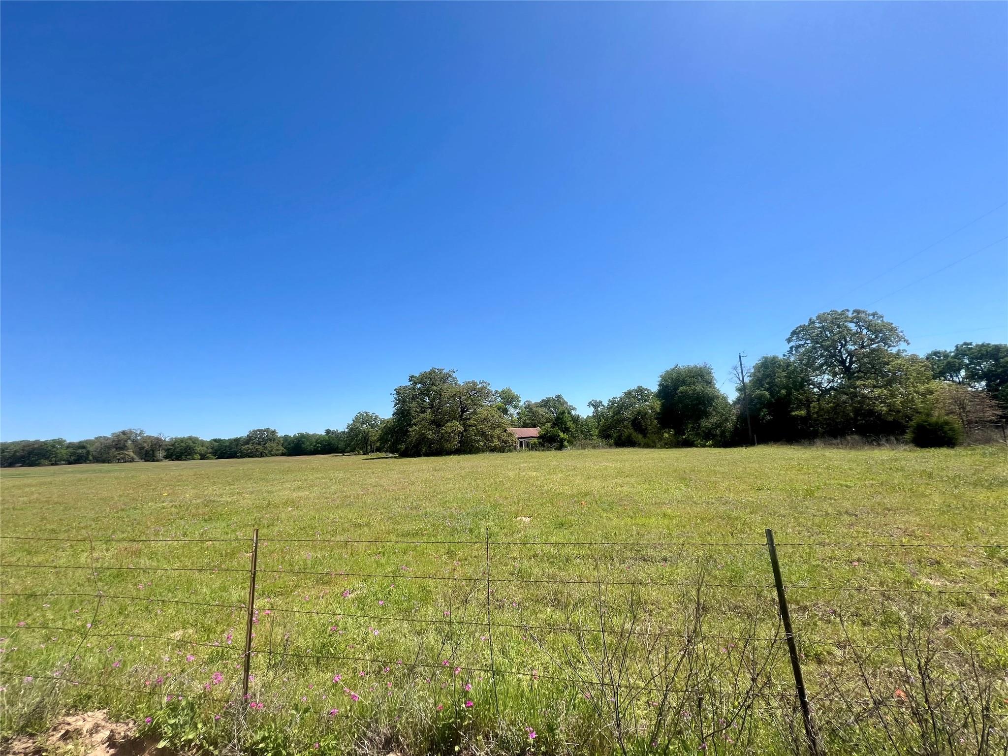 2542 County Road 306, Lexington, TX 78947