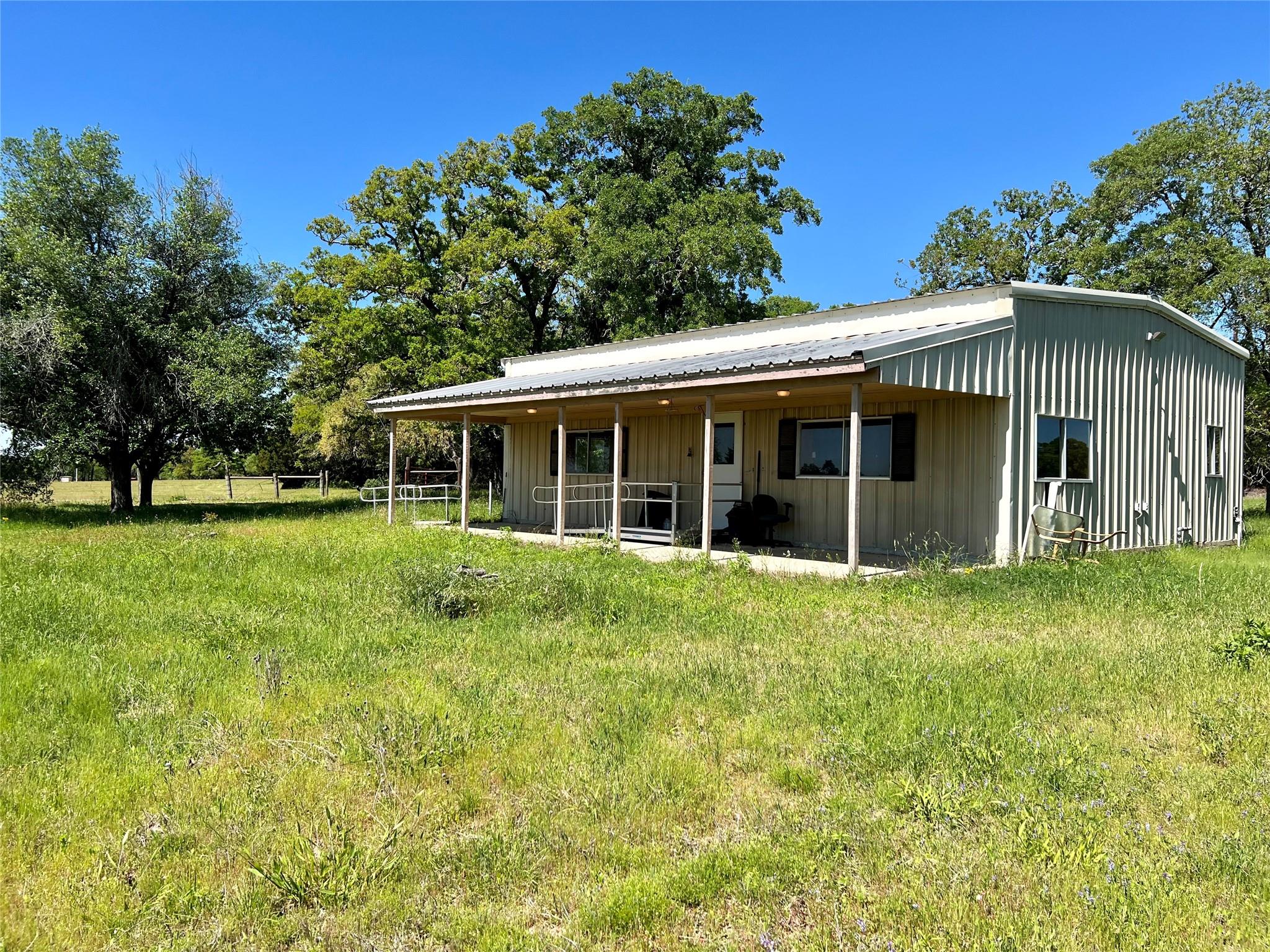 2542 County Road 306, Lexington, TX 78947