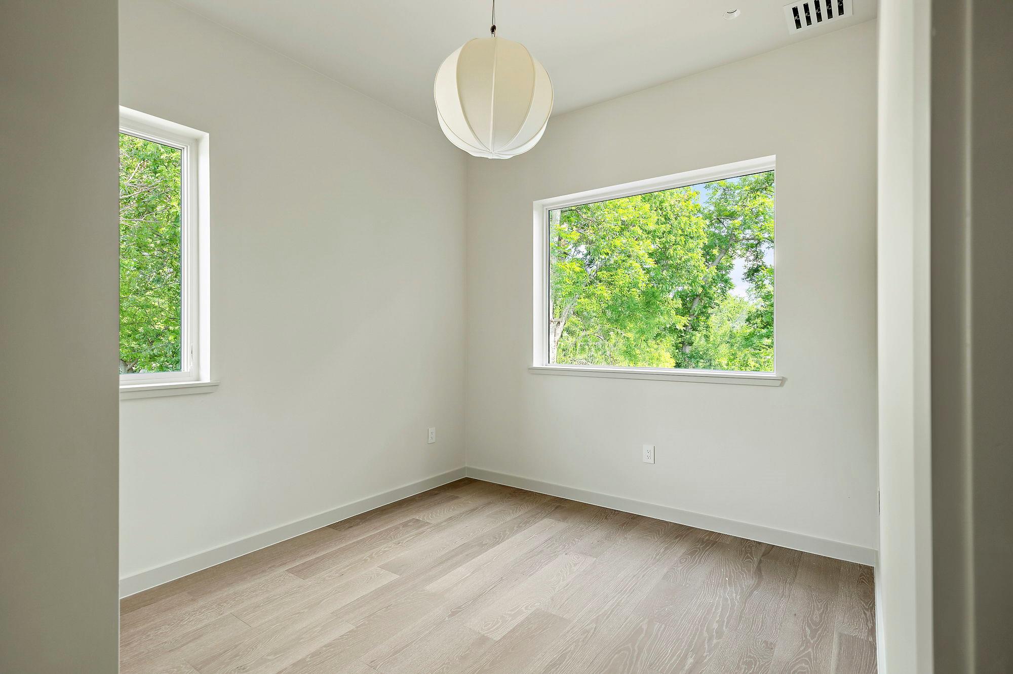 2405 E 22nd St, Austin, TX 78722
