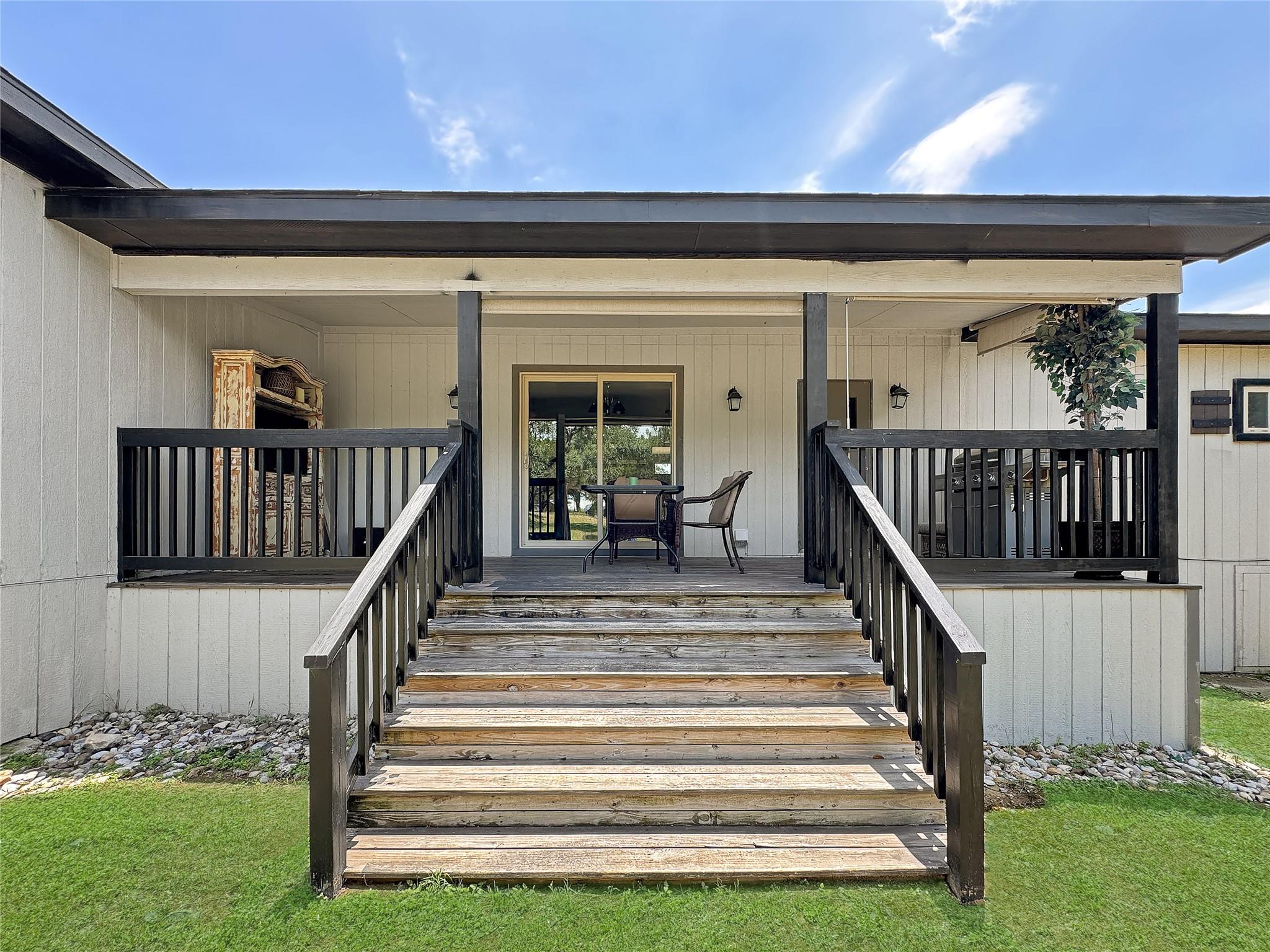 823 Trail Crest Dr, Canyon Lake, TX 78133