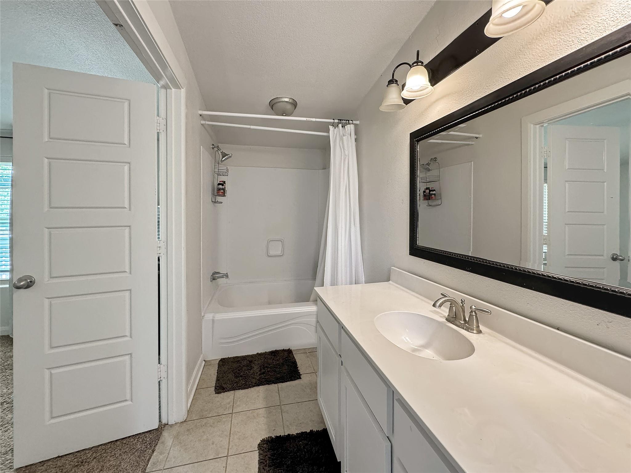 823 Trail Crest Dr, Canyon Lake, TX 78133